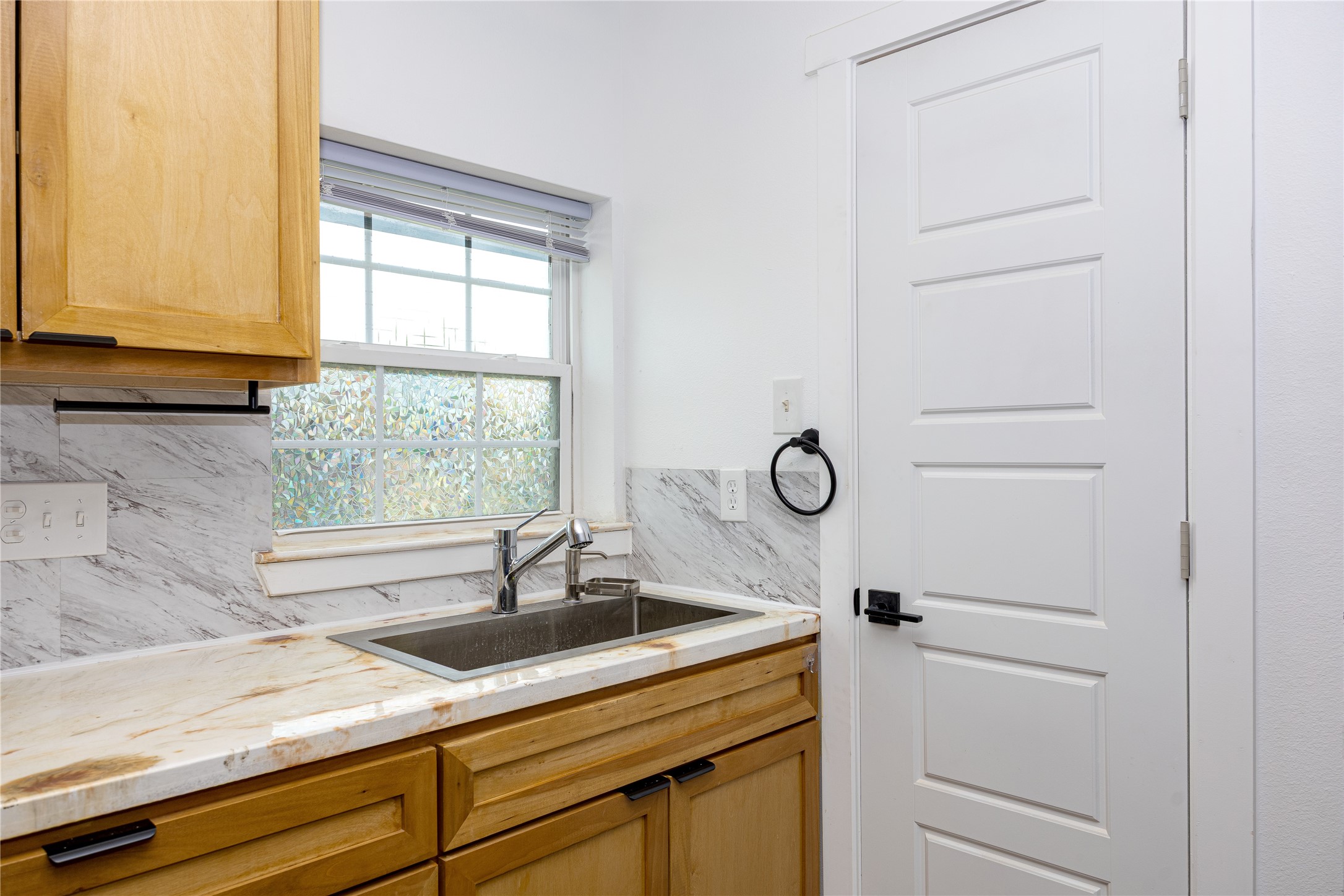10930 Exeter Street B Property Photo 7