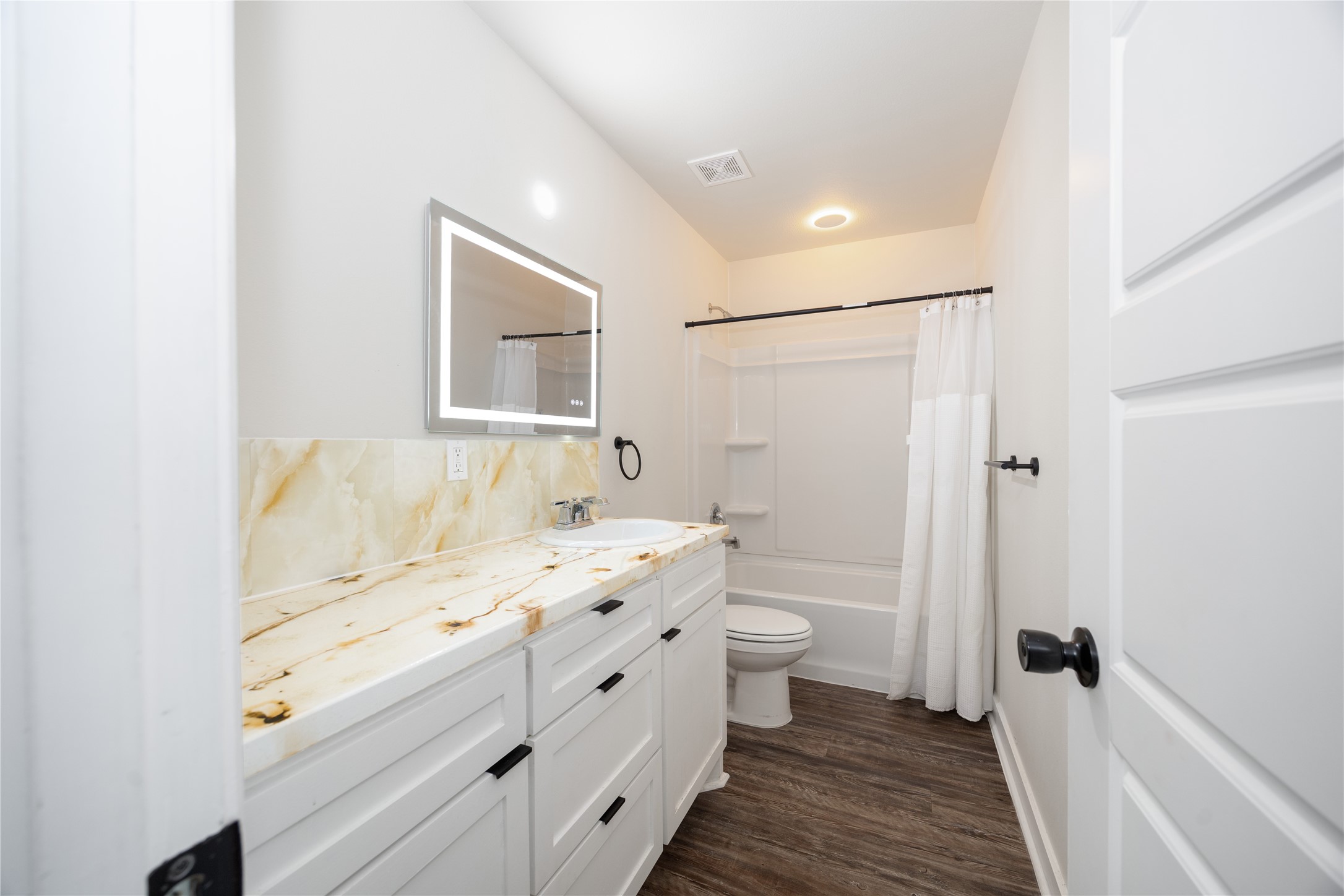 10930 Exeter Street B Property Photo 17