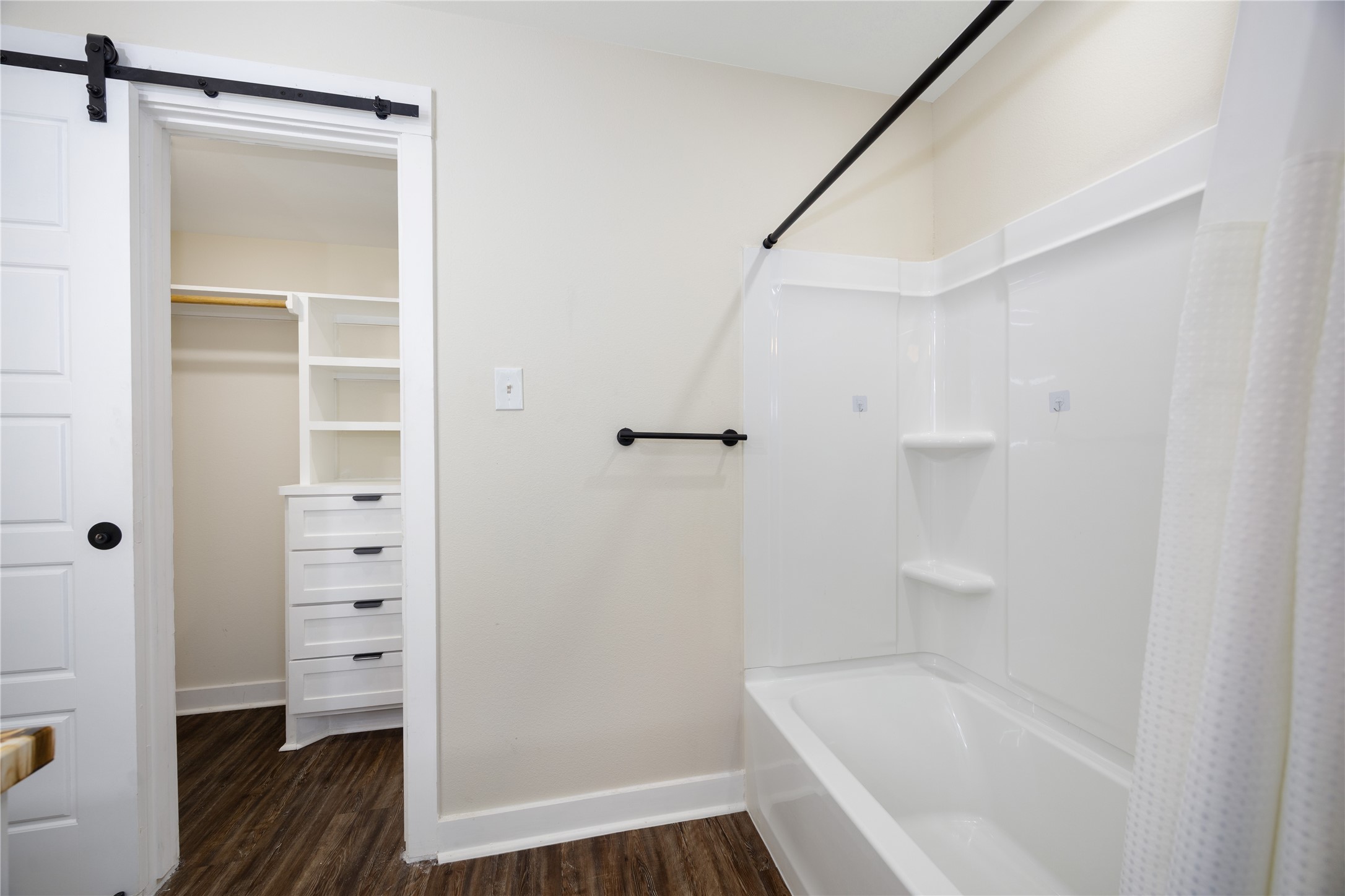 10930 Exeter Street B Property Photo 23