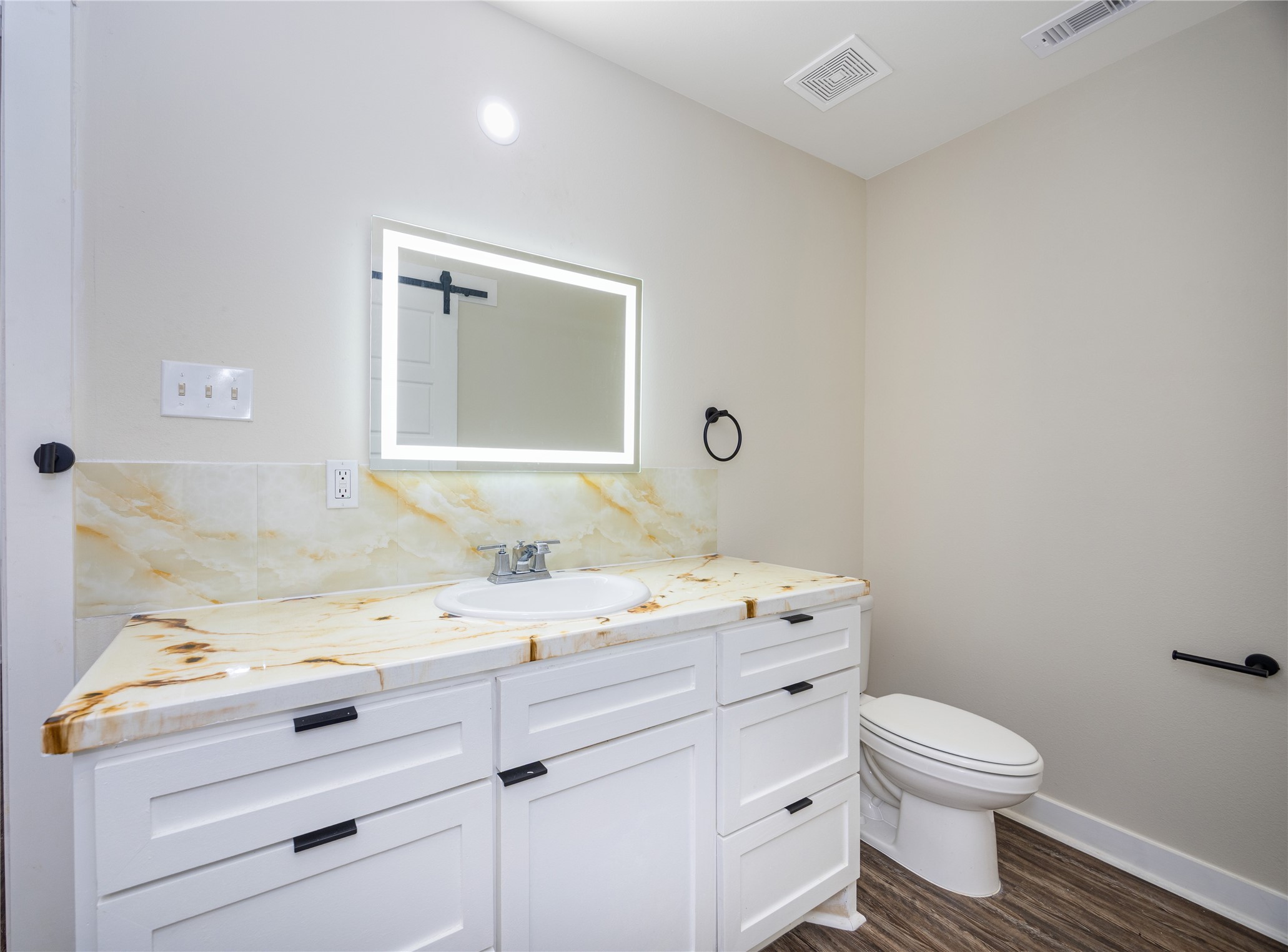 10930 Exeter Street B Property Photo 24