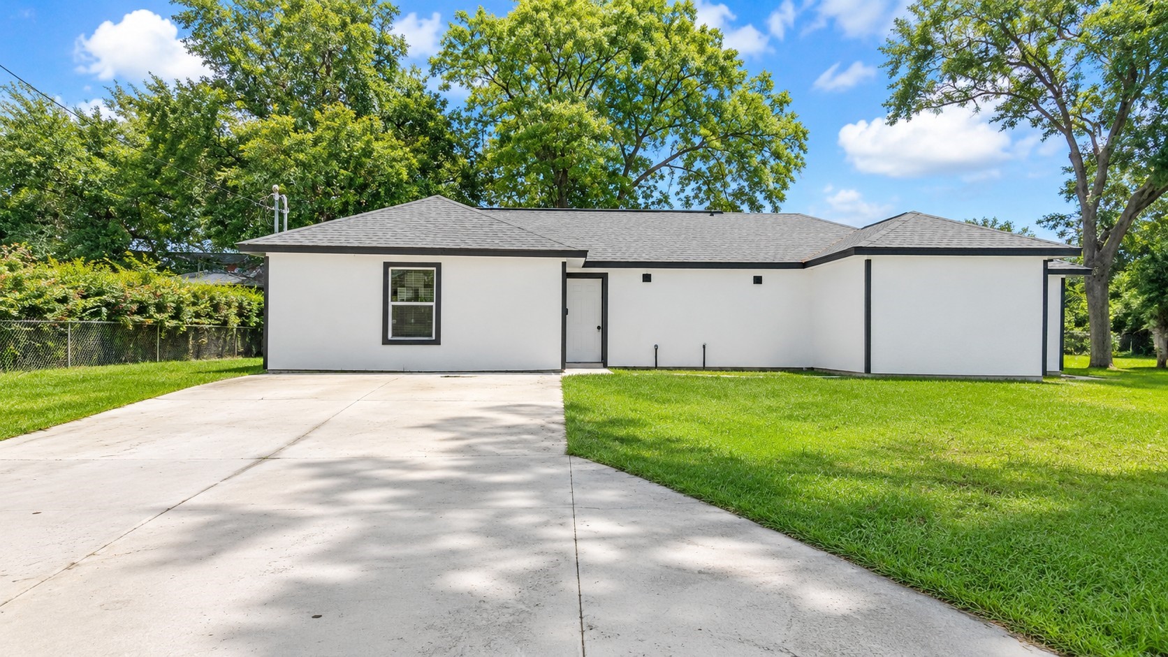 1206-b Pinewood Lane Property Photo 3