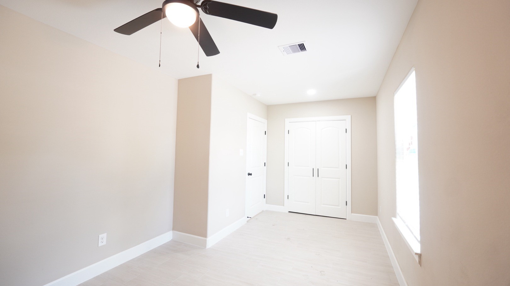 1206-b Pinewood Lane Property Photo 4