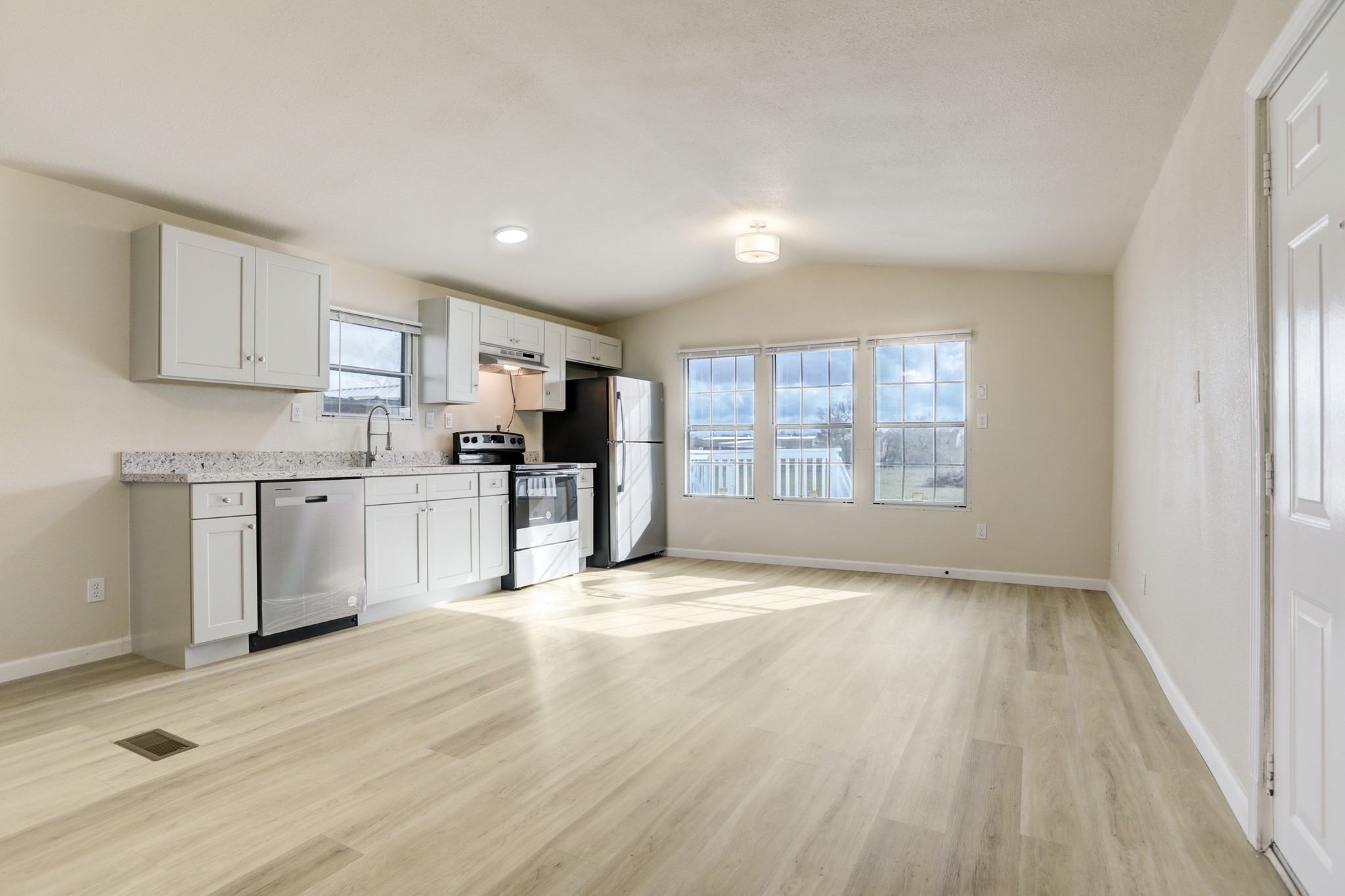 5806 S Highway 35 Property Photo 6
