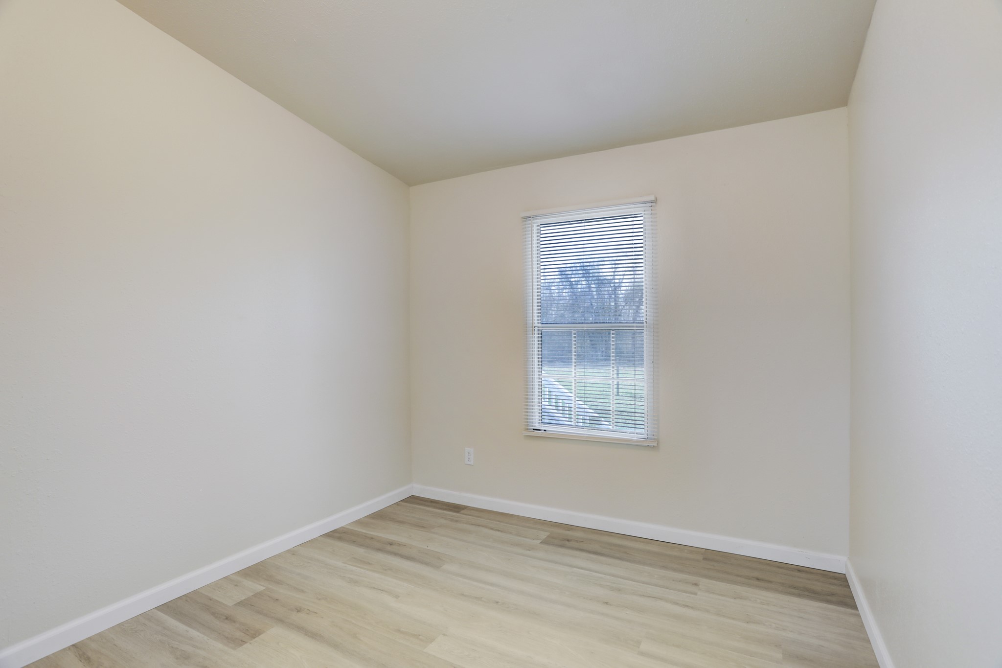 5806 S Highway 35 Property Photo 7