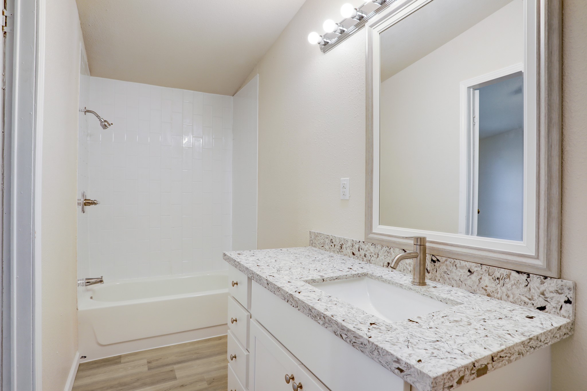 5806 S Highway 35 Property Photo 11