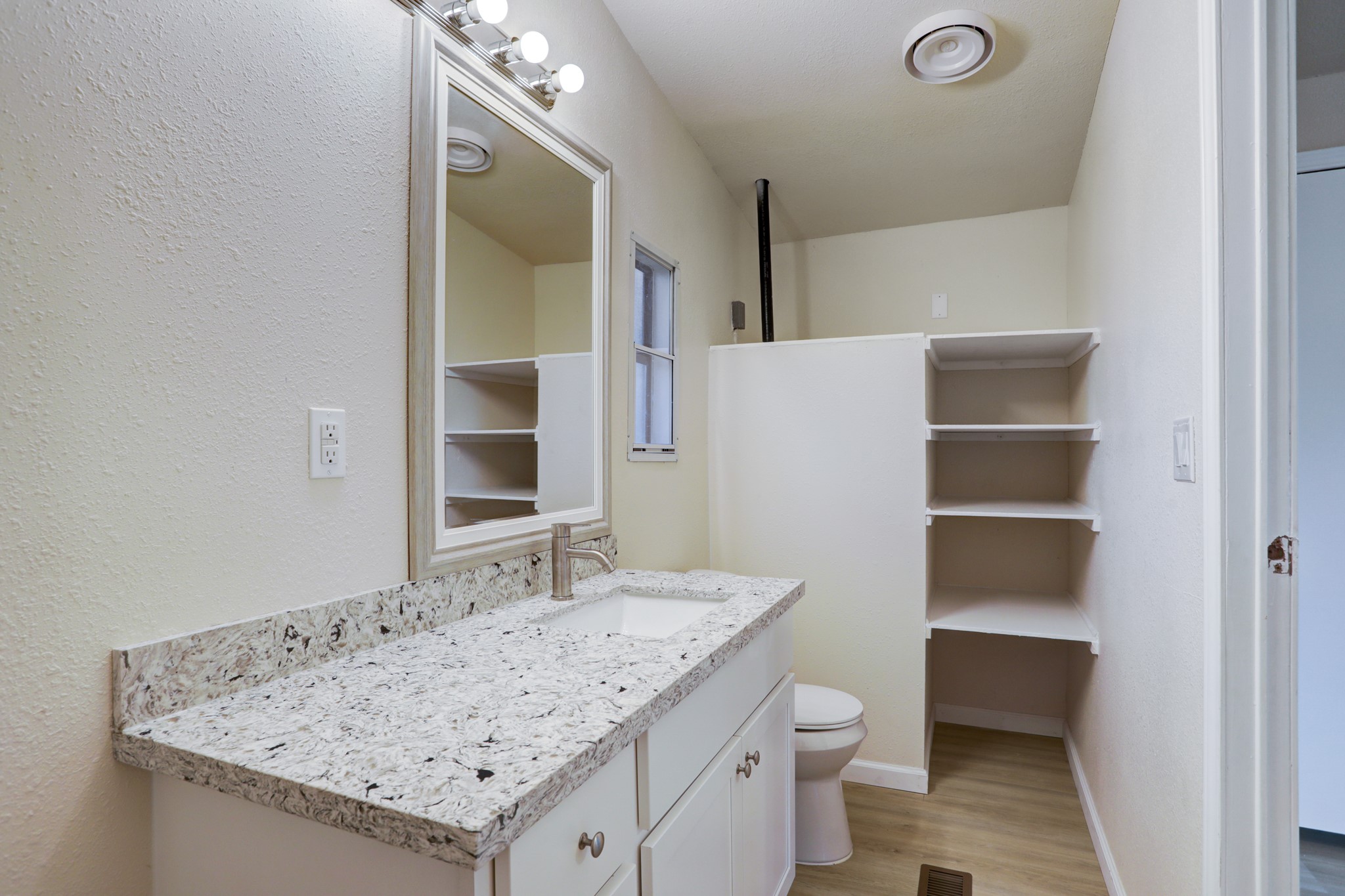 5806 S Highway 35 Property Photo 12