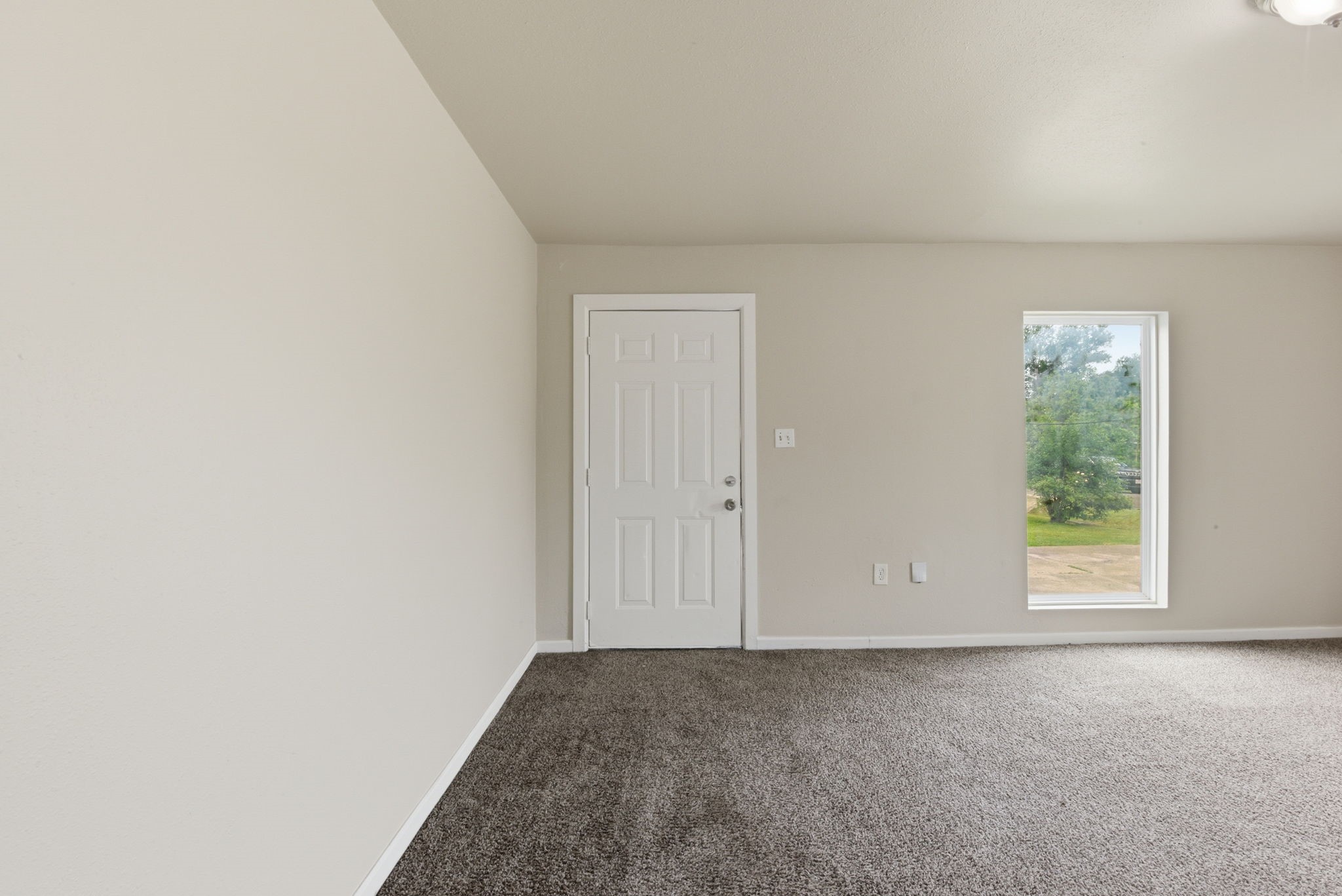 303 Gans Street B Property Photo 4