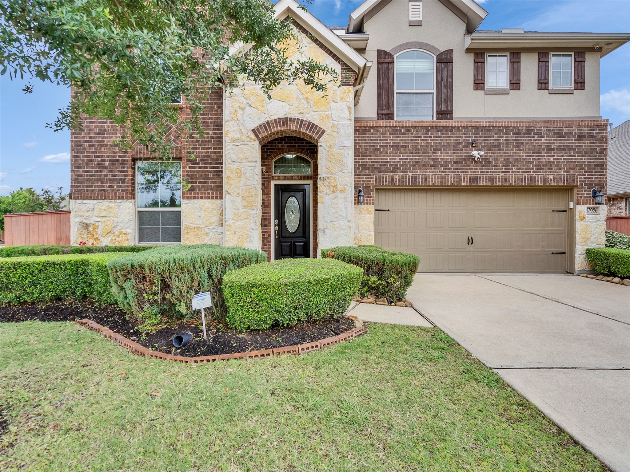 17026 Chalmers Close Court Property Photo 3