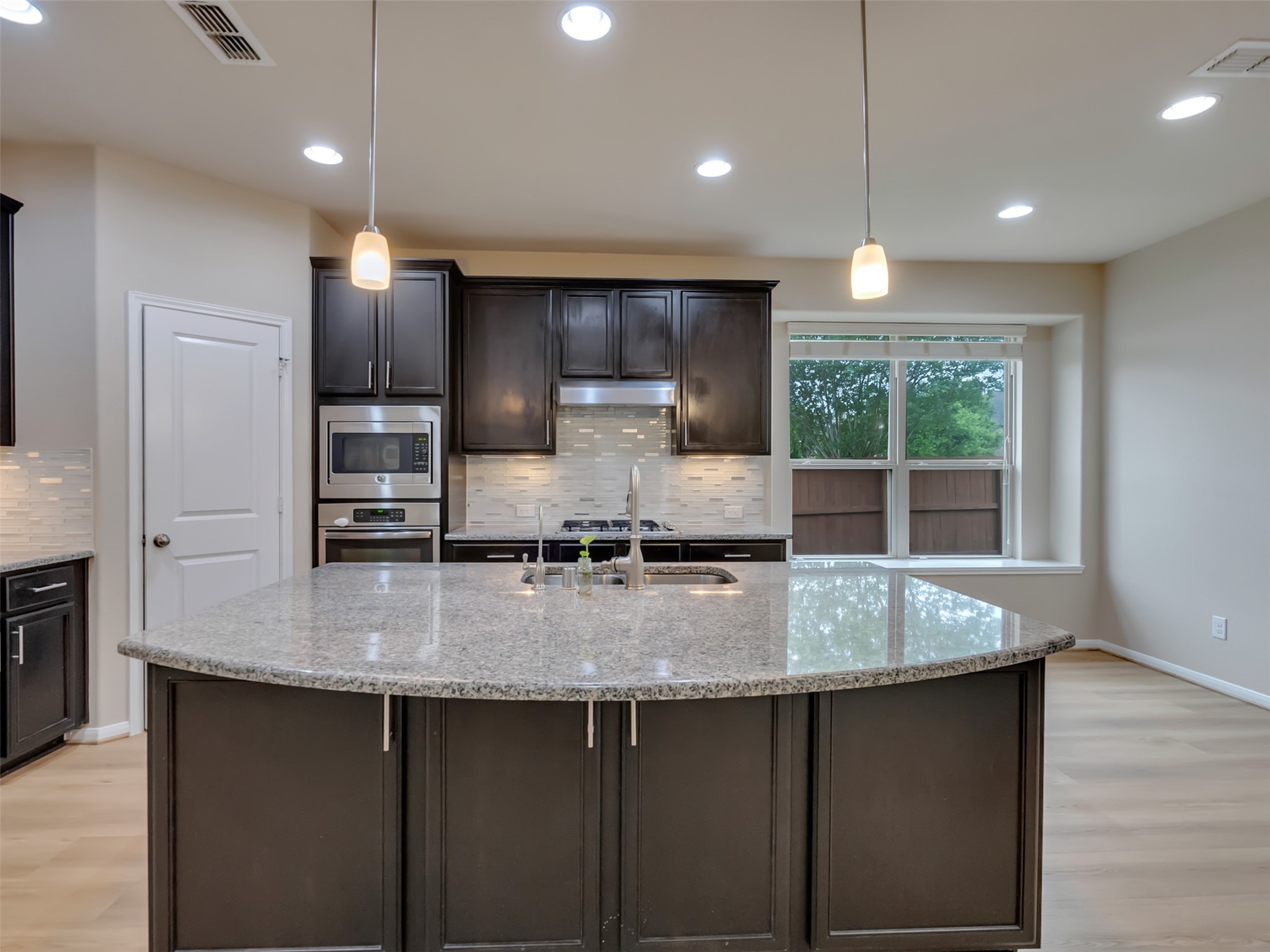 17026 Chalmers Close Court Property Photo 14
