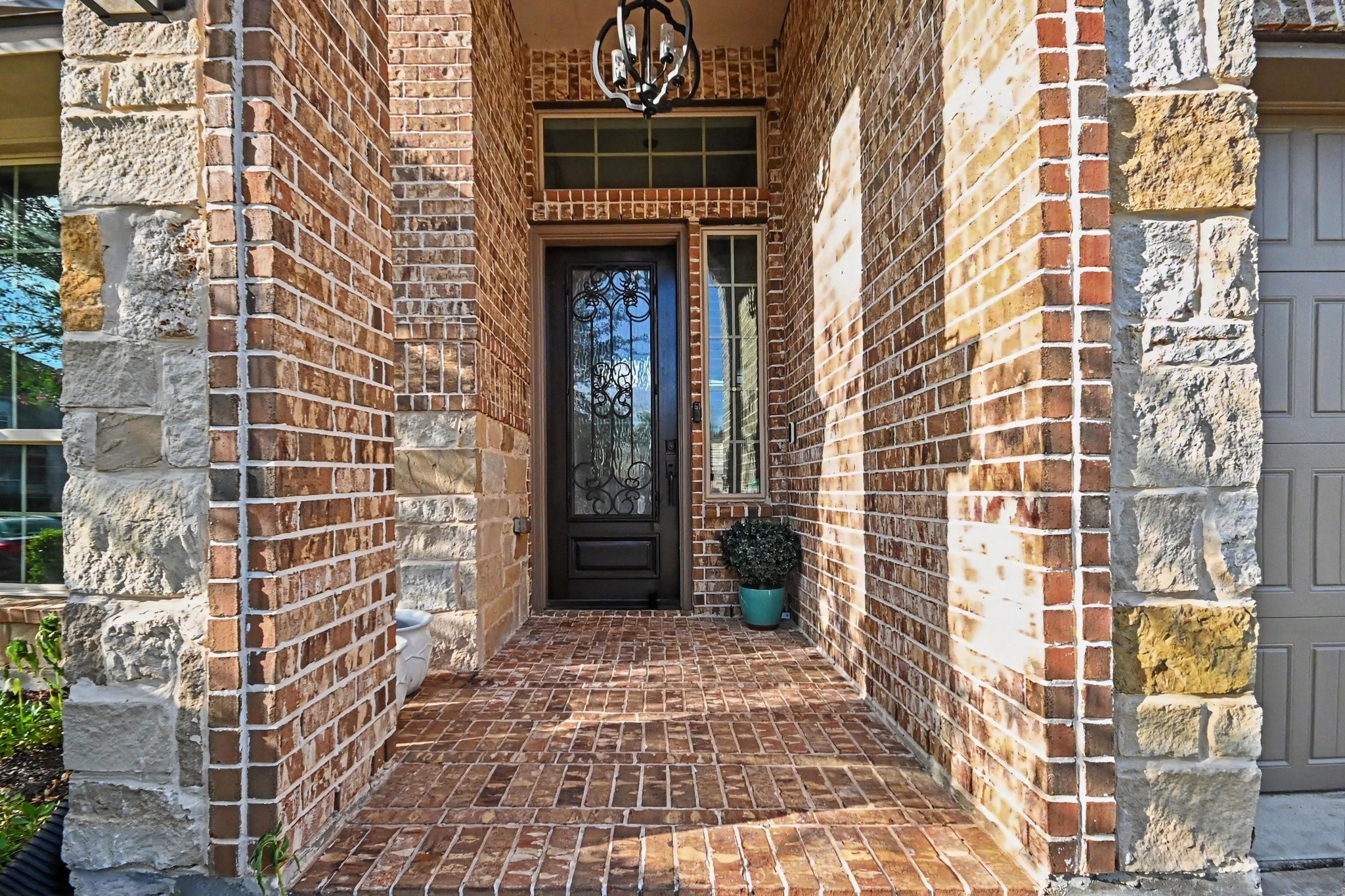 9711 Iberia Way Property Photo 4