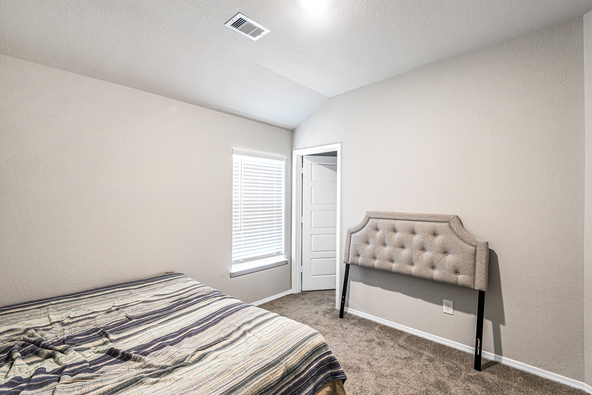 2106 Cedar Way Drive Property Photo 9