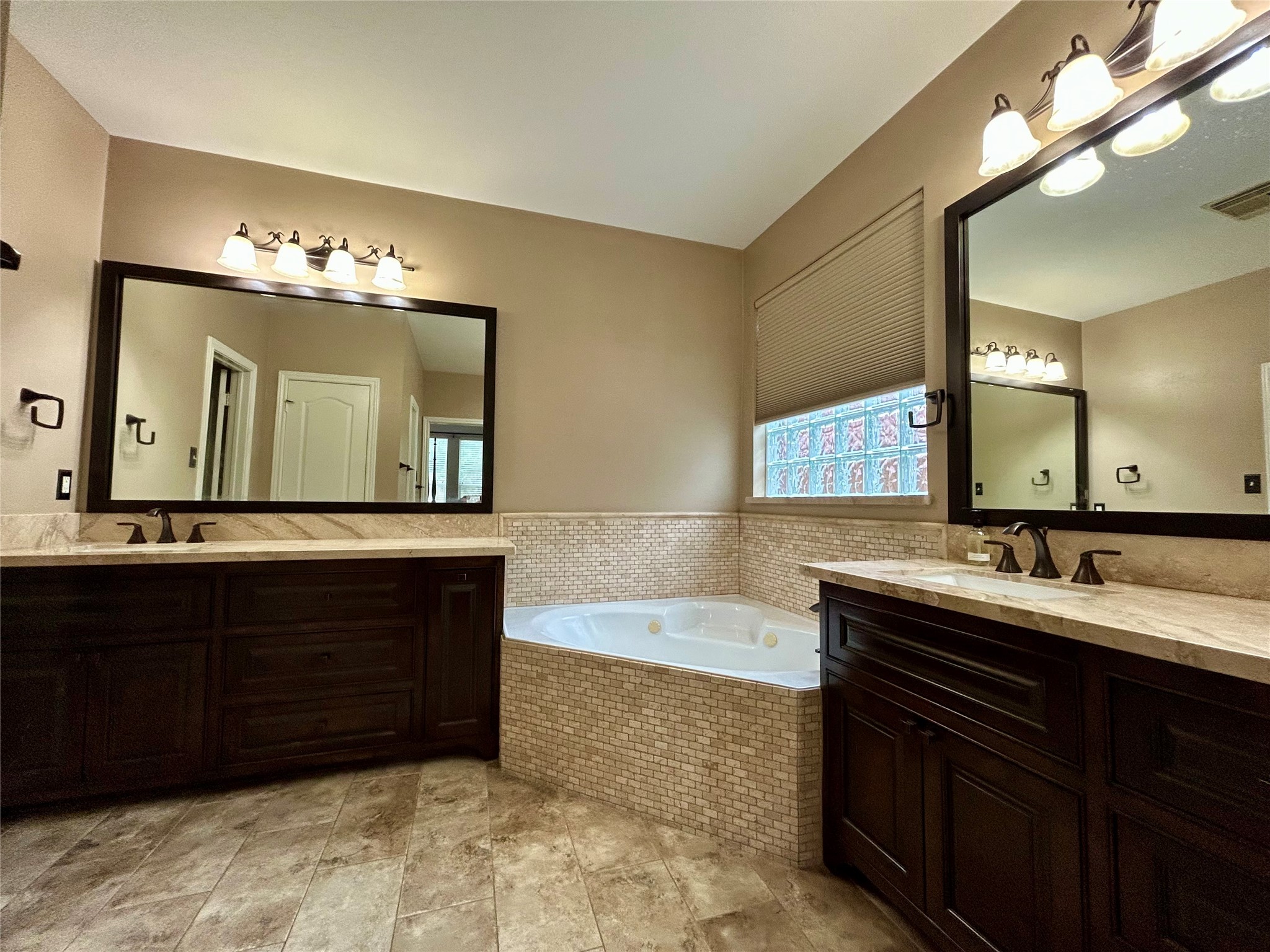 15802 Deerpath Court Property Photo 17
