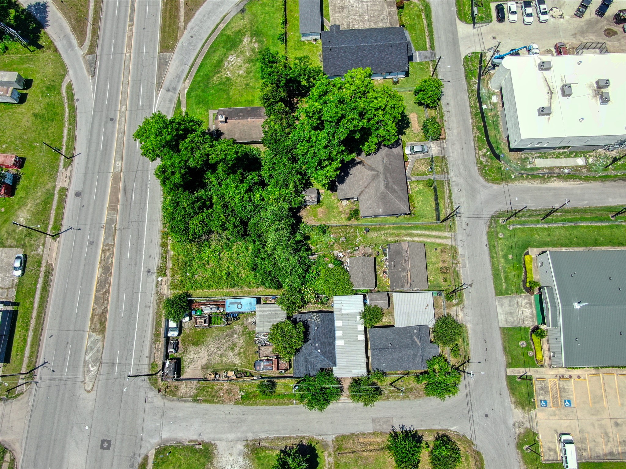 2508 Lockwood Drive Property Photo 8
