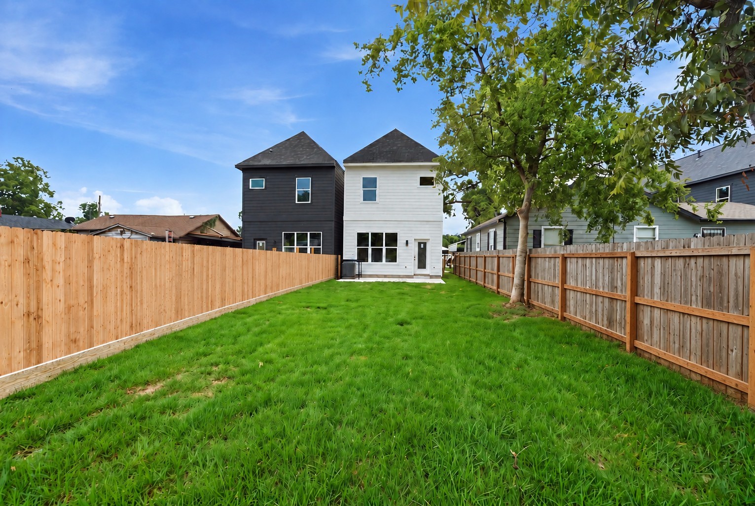 2309 Creston Drive Property Photo 2