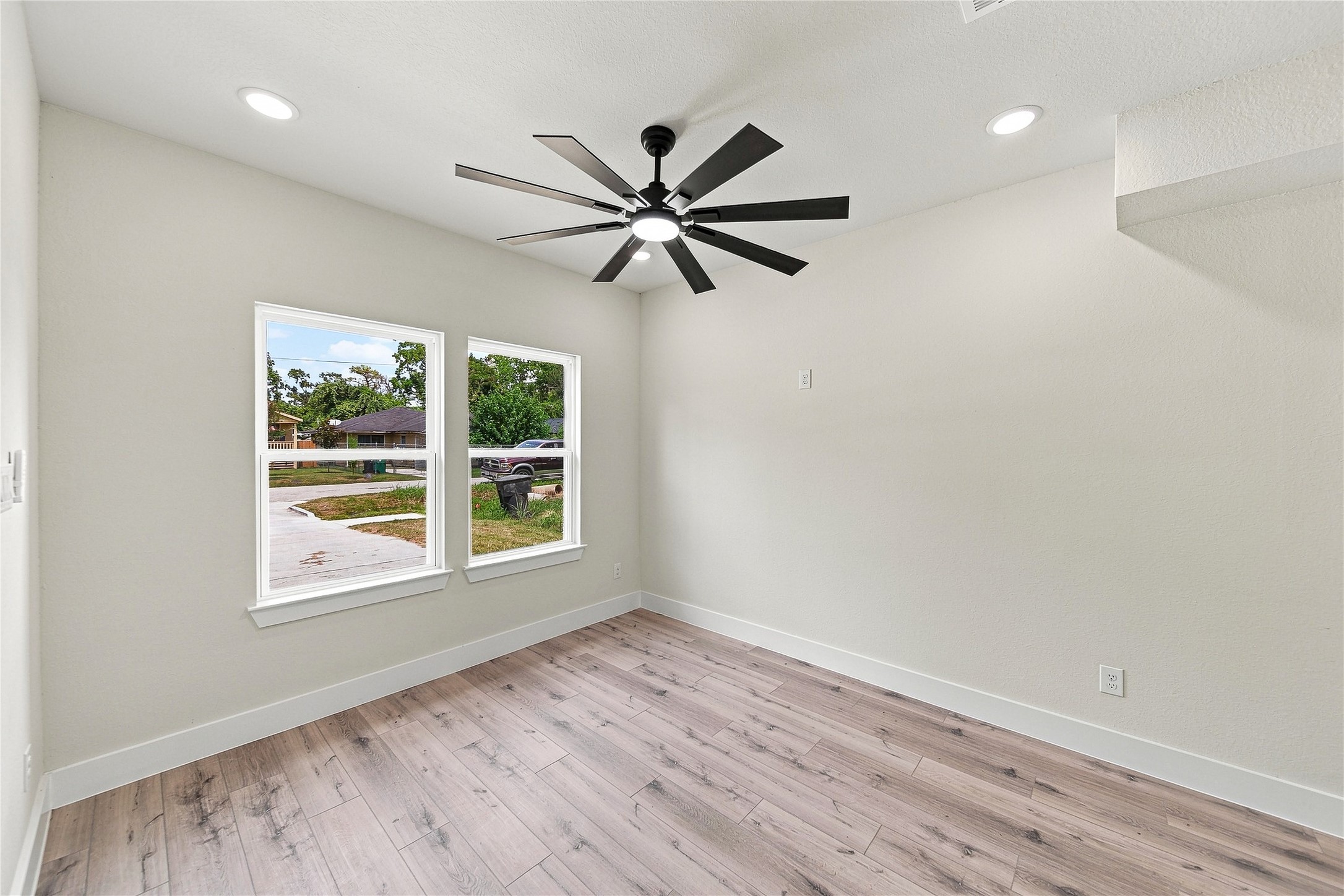 5610 Kittridge Street A Property Photo 5