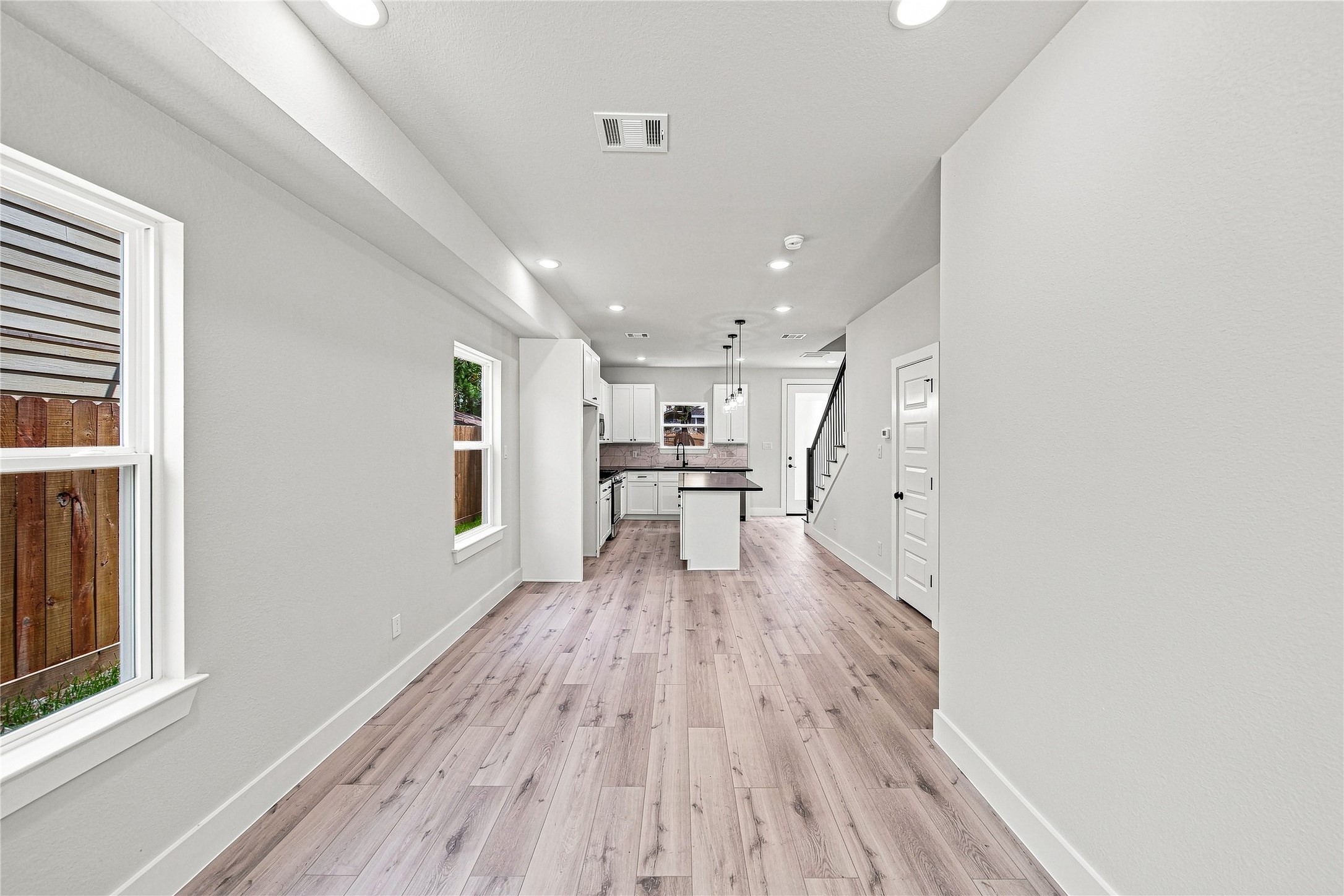 5610 Kittridge Street A Property Photo 6