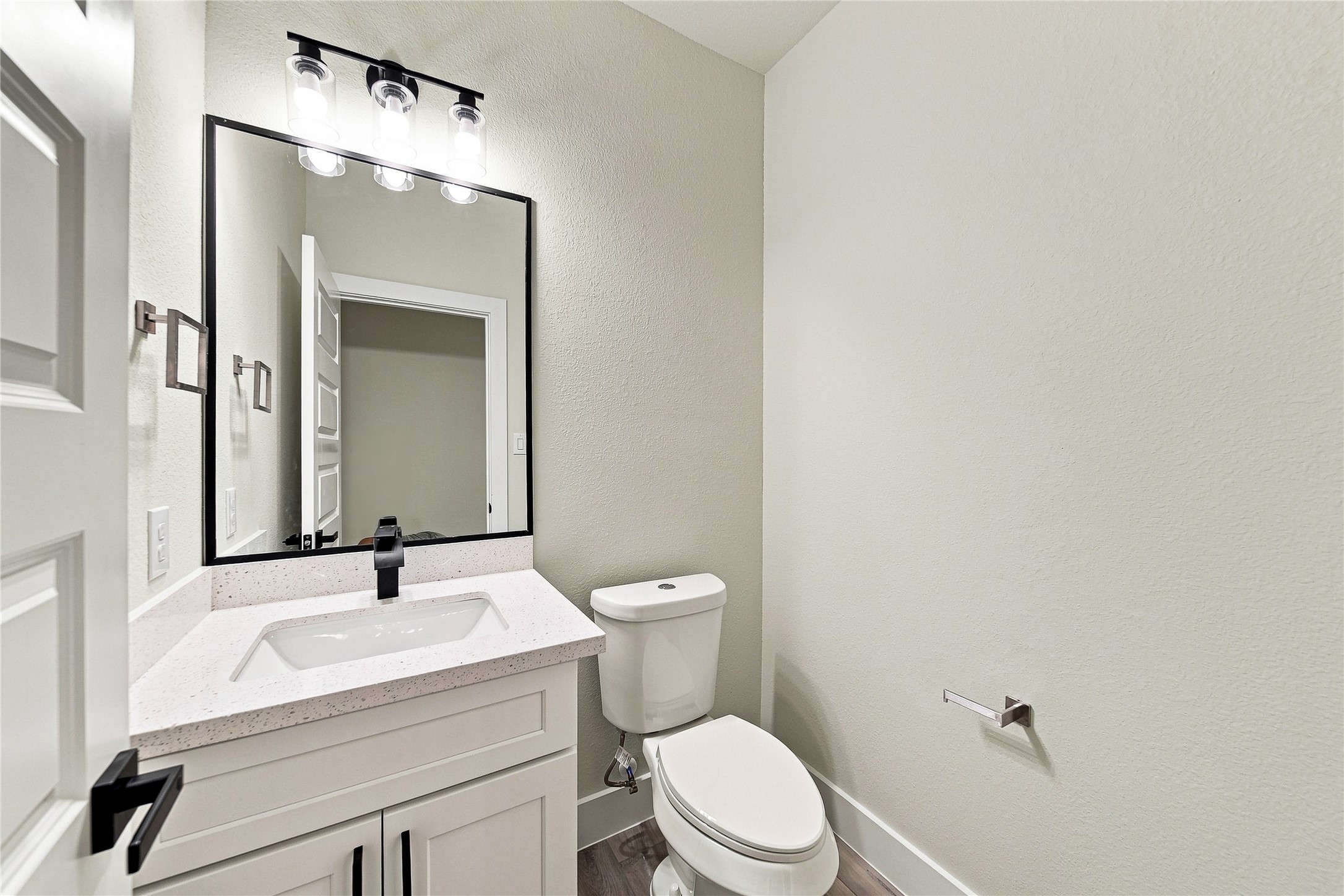 5610 Kittridge Street A Property Photo 14