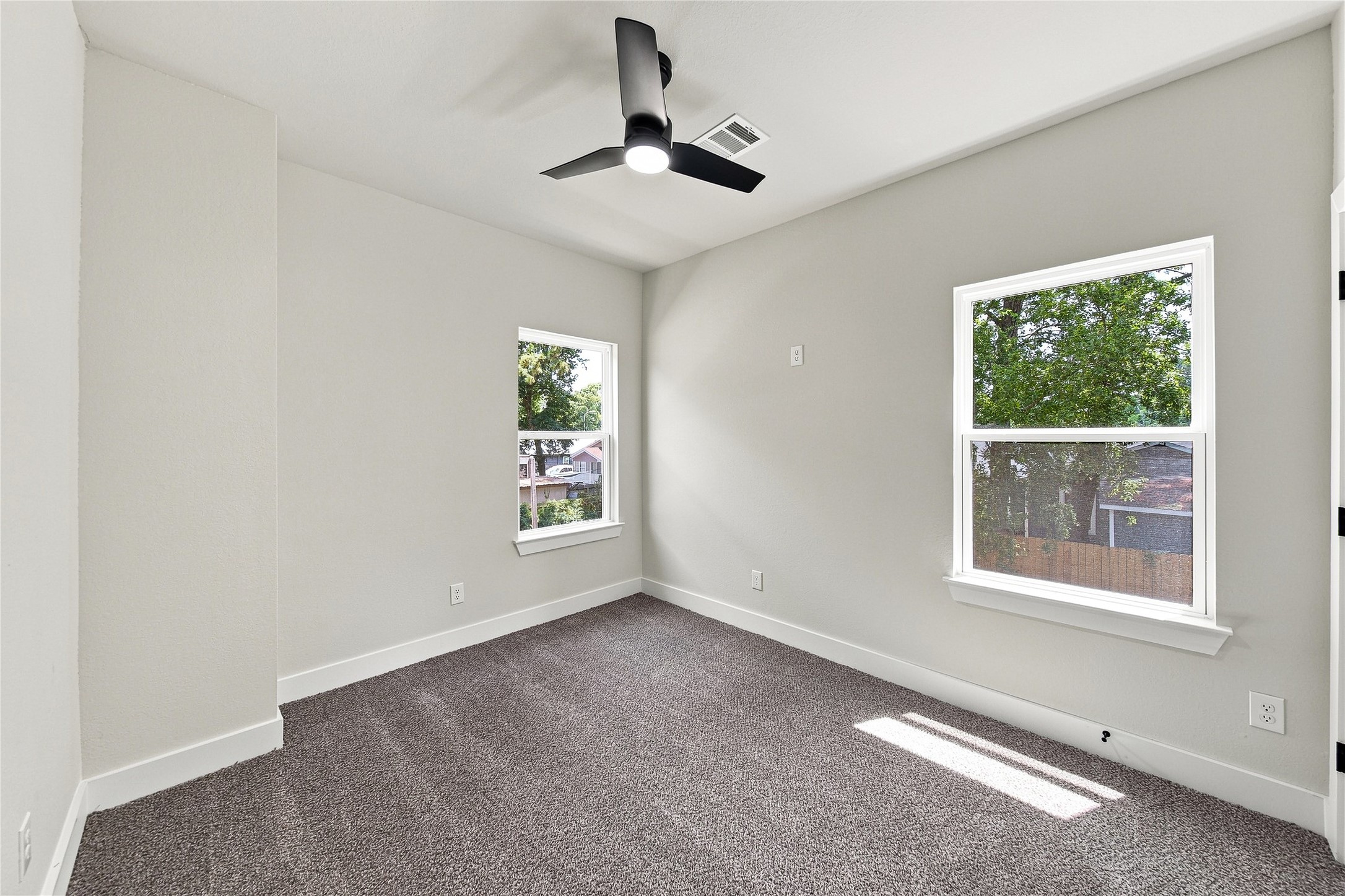 5610 Kittridge Street A Property Photo 17