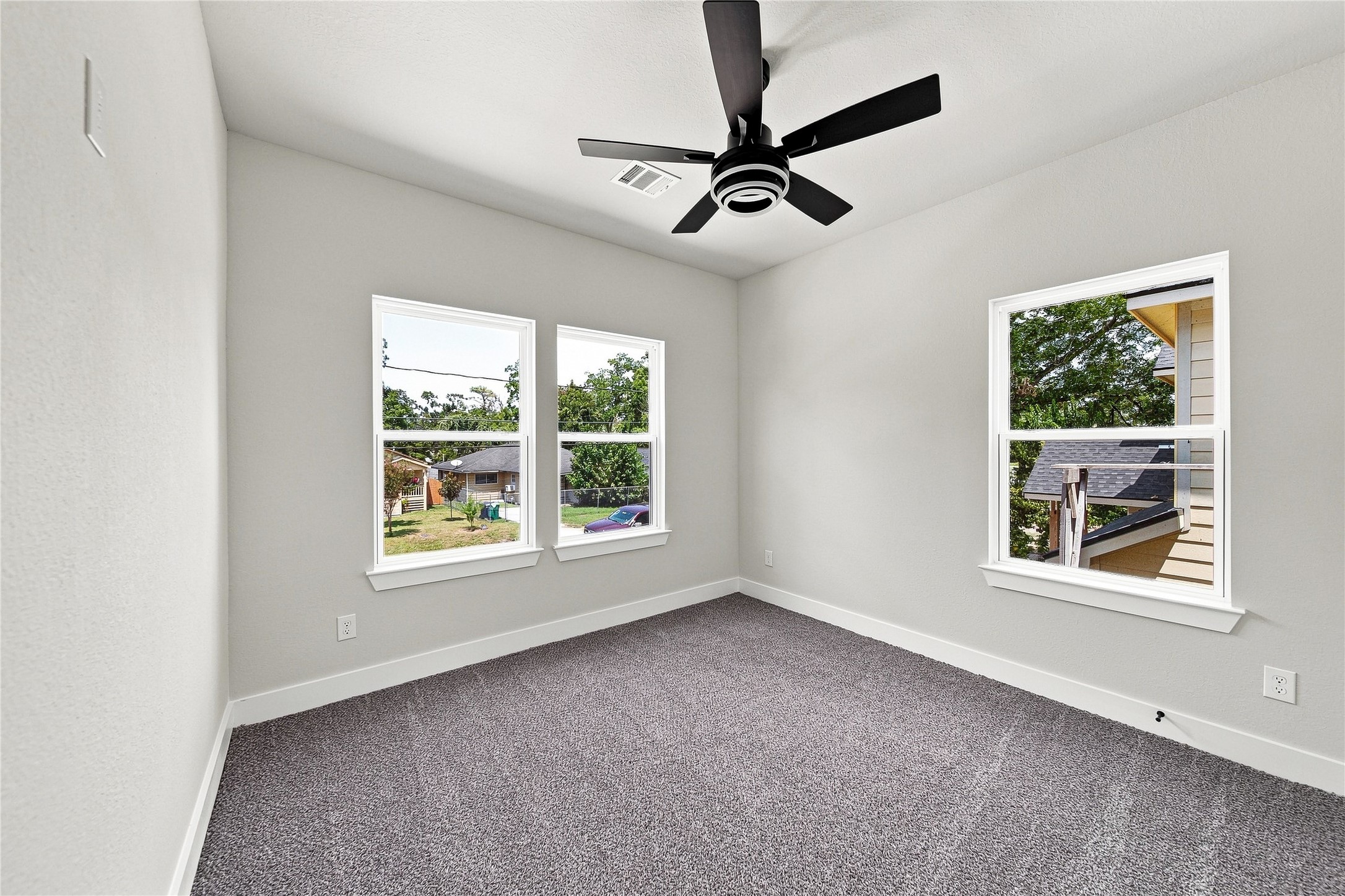 5610 Kittridge Street A Property Photo 24