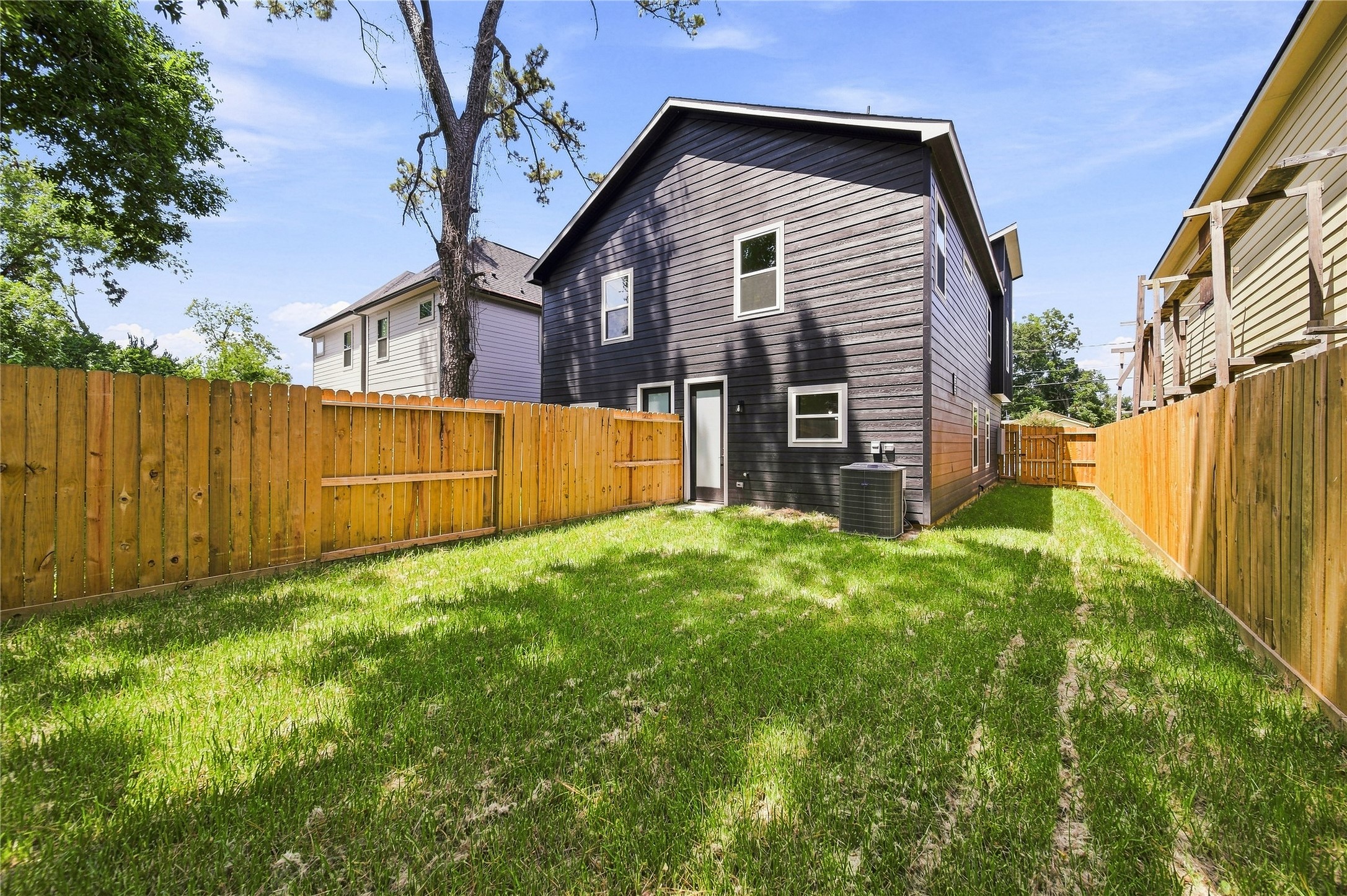 5610 Kittridge Street A Property Photo 27