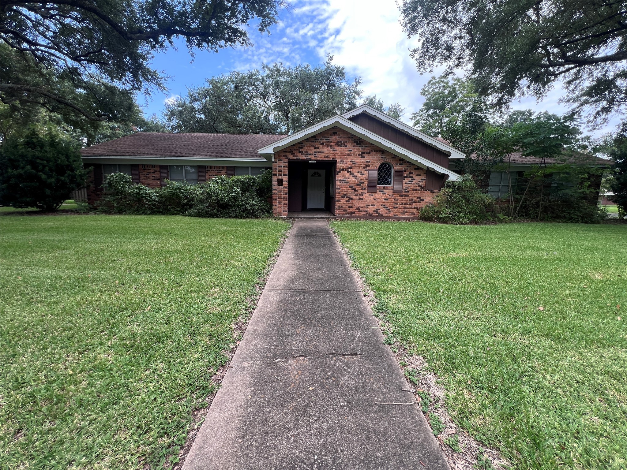 1302 Briar Lane Property Photo 1