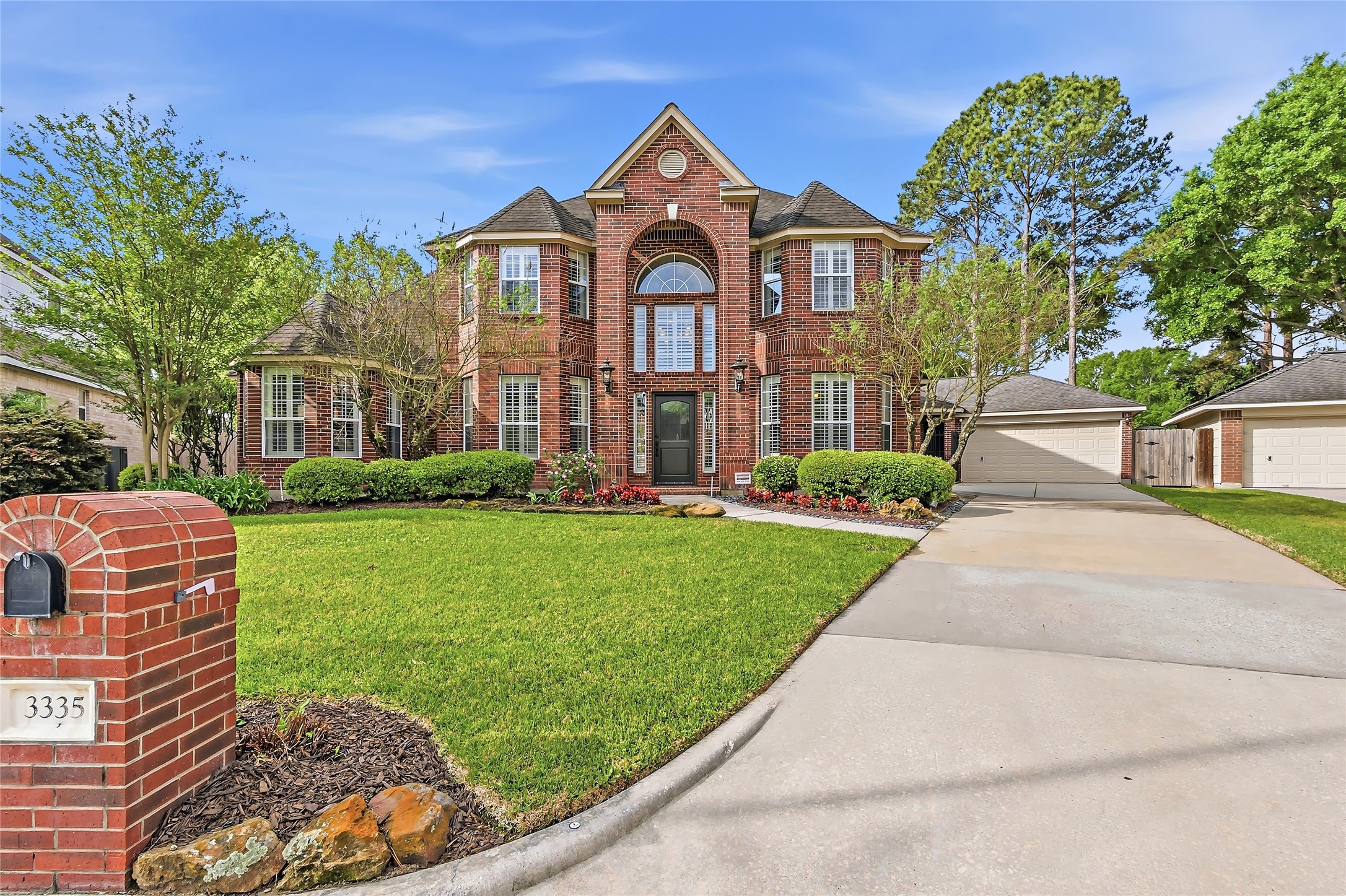 3335 Woods Edge Drive Property Photo 1