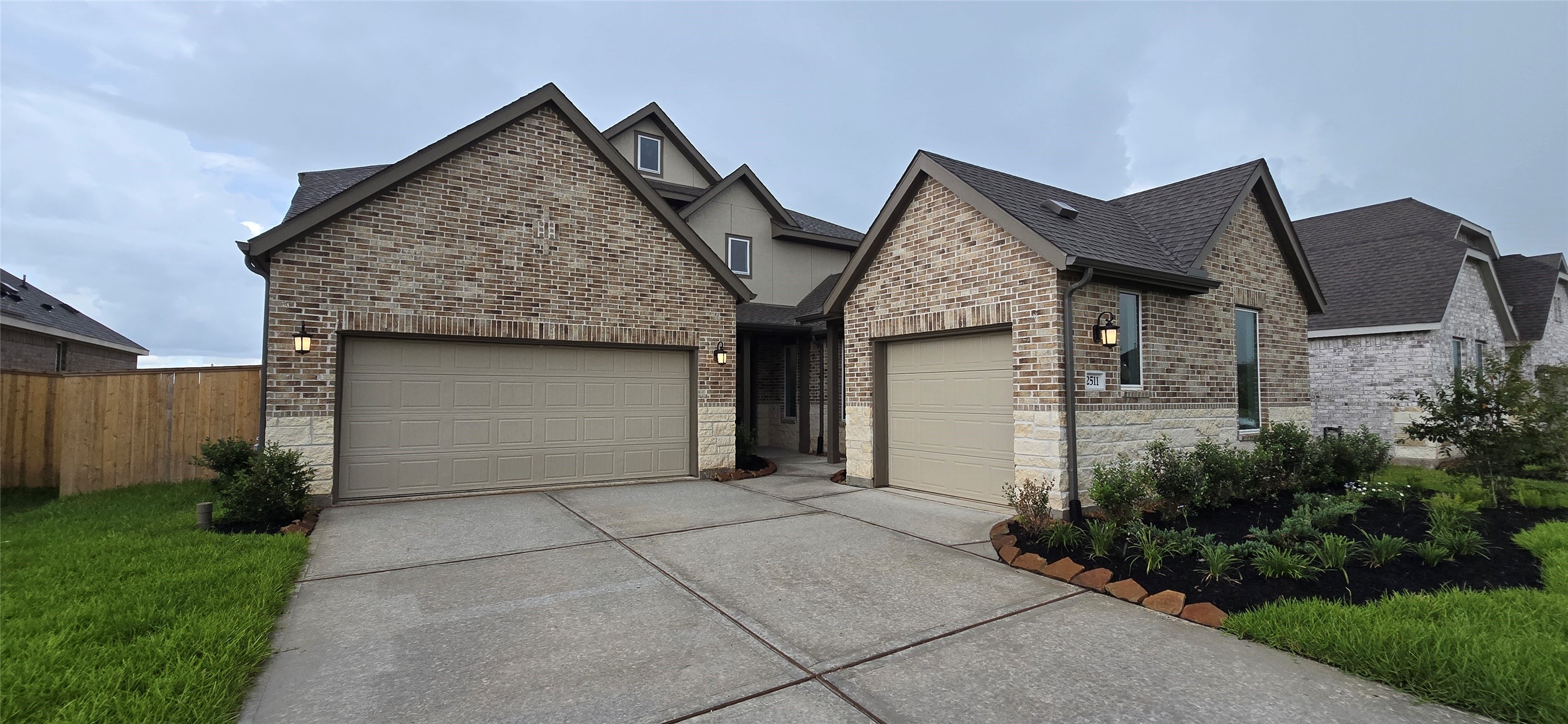 2511 Pine Bluff Drive Property Photo 2