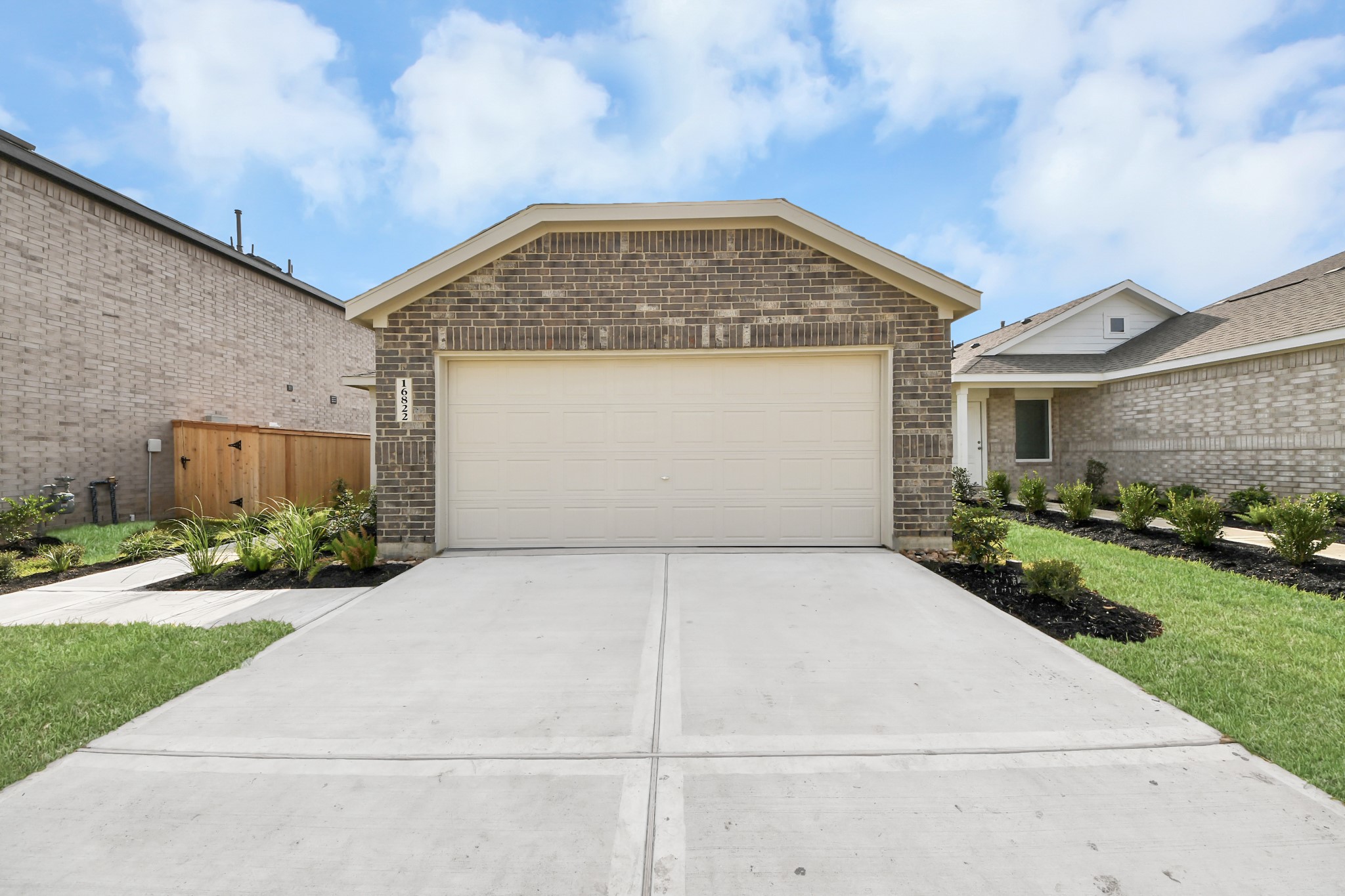 16822 Spotted Oak Drive Property Photo 3