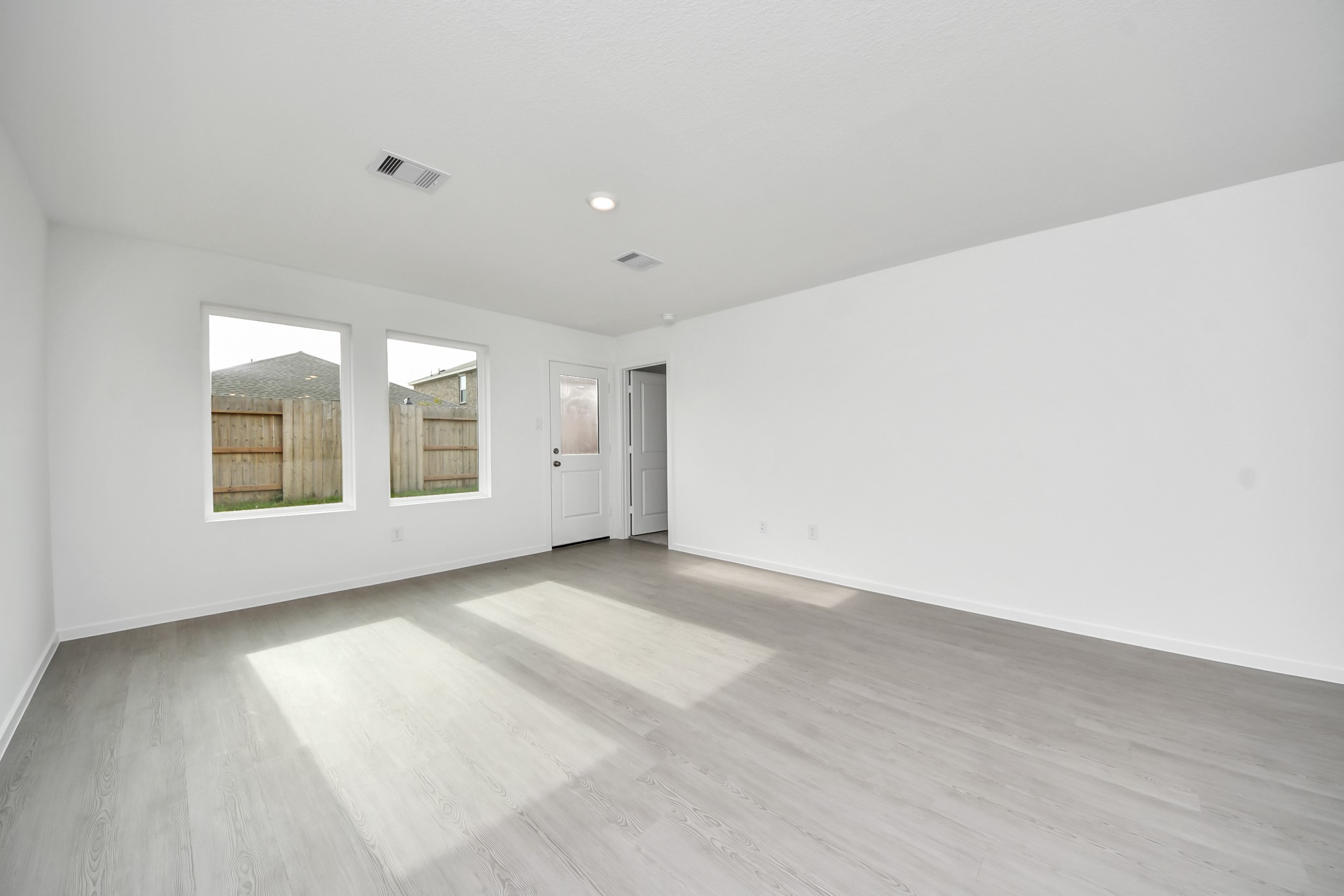 16822 Spotted Oak Drive Property Photo 9