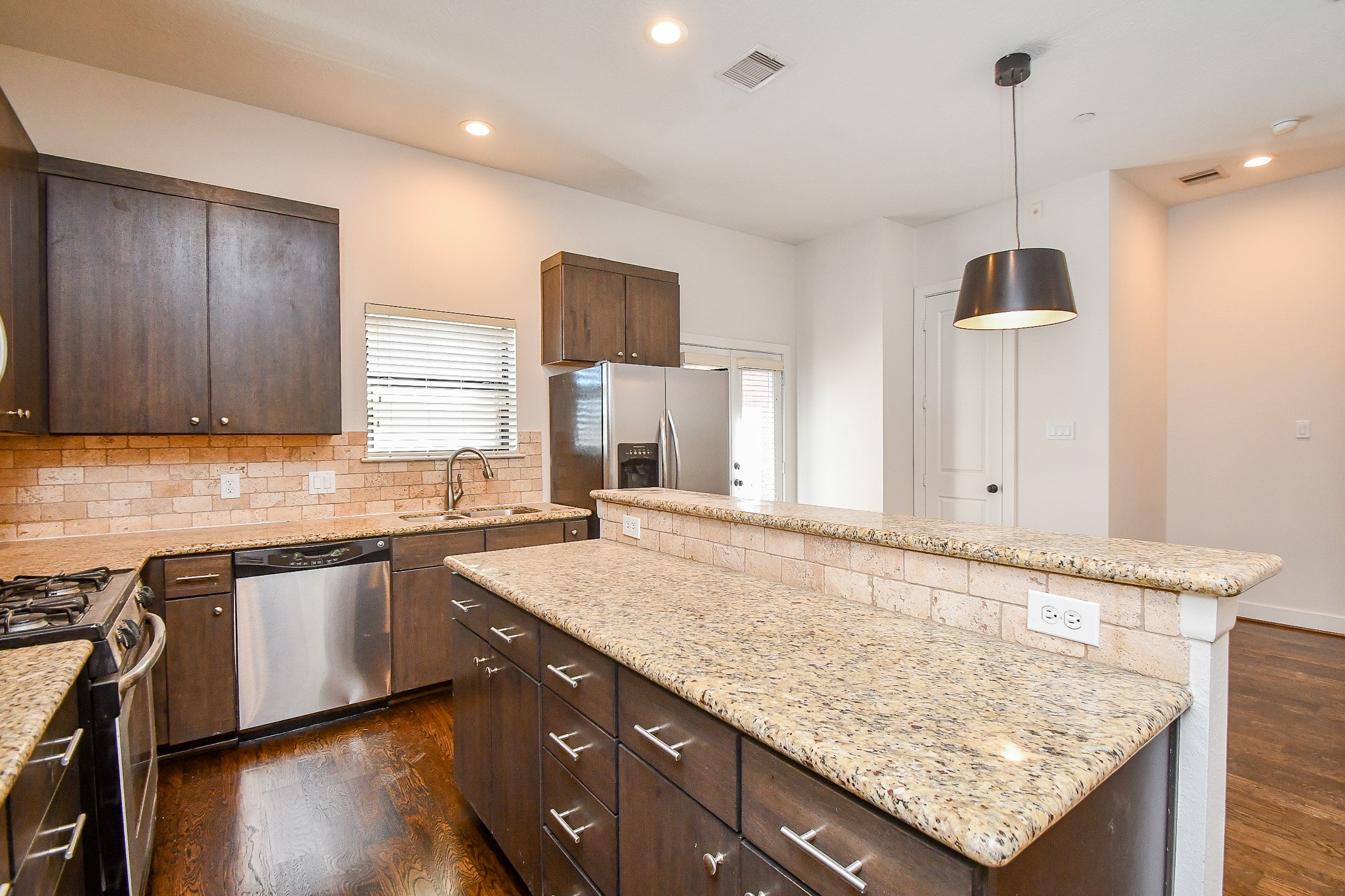 2422 Navigation Boulevard A Property Photo 8