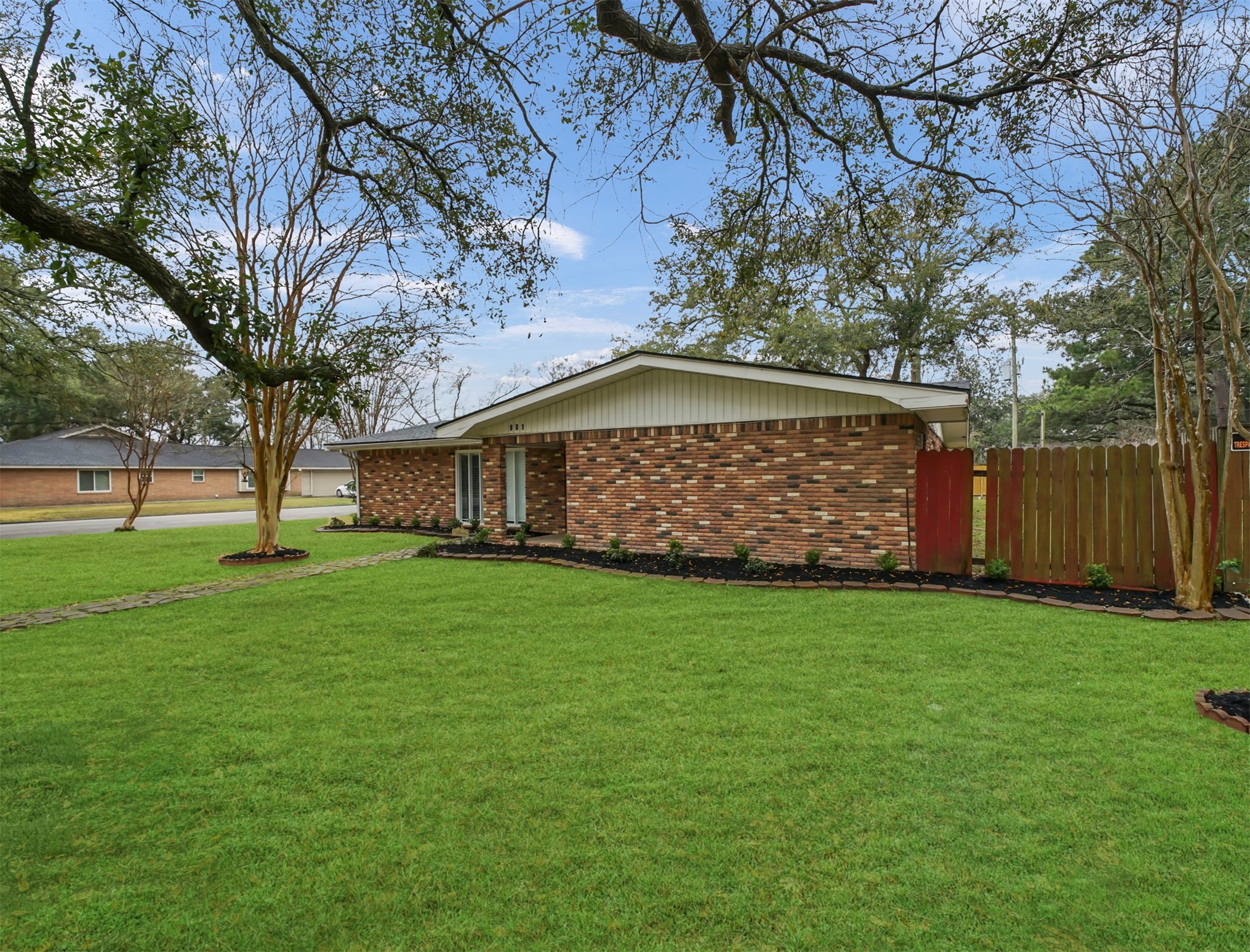 901 Aster Drive Property Photo 3