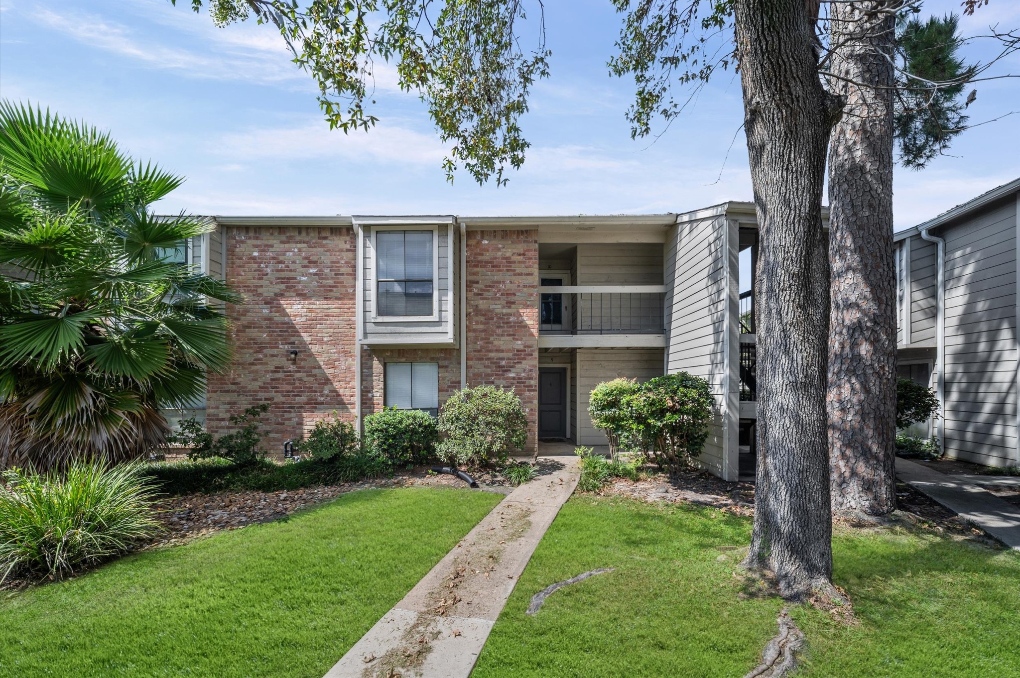 17331 Red Oak Drive 10 Property Photo 1