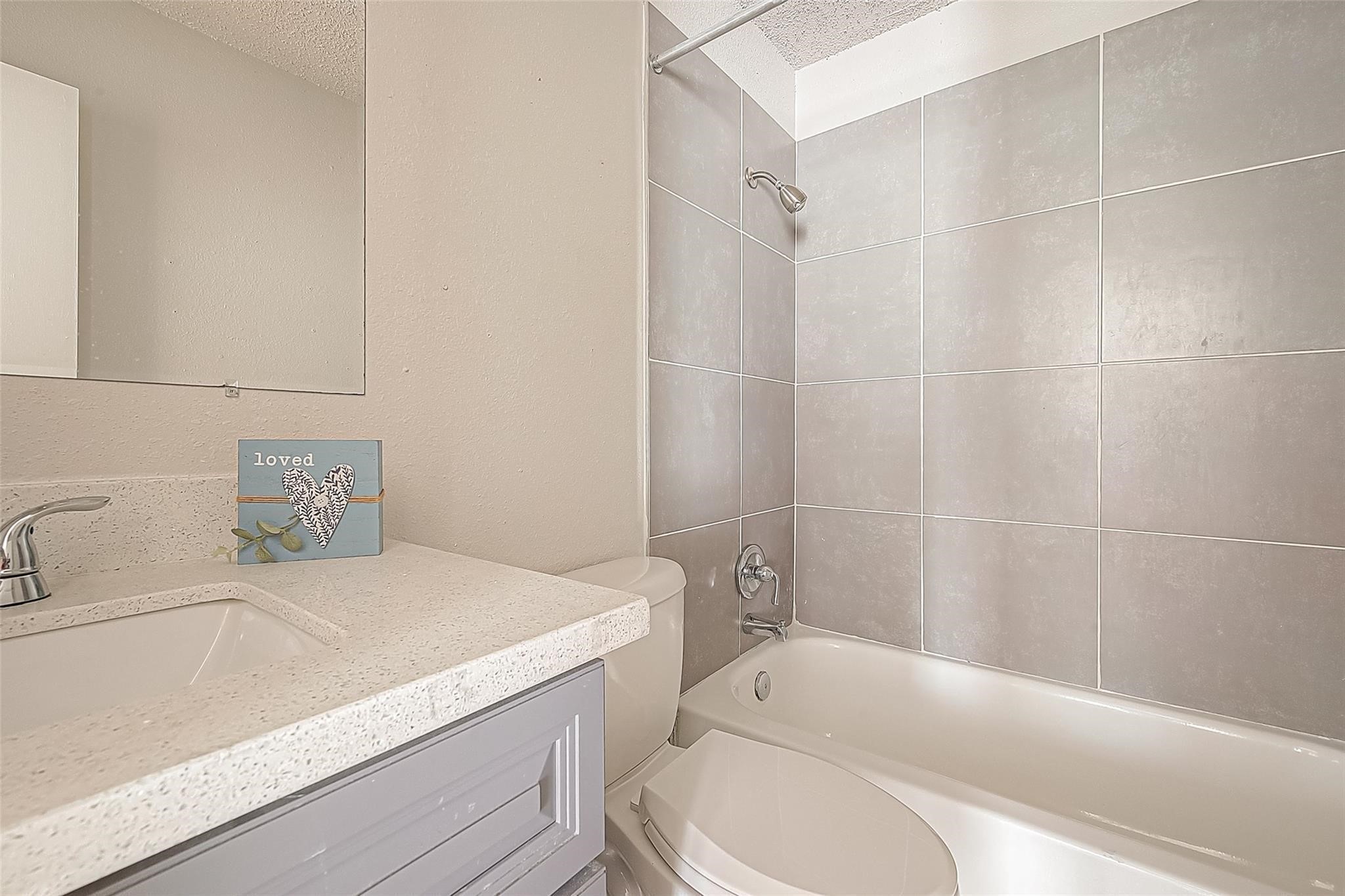 7415 Colima Drive Property Photo 3