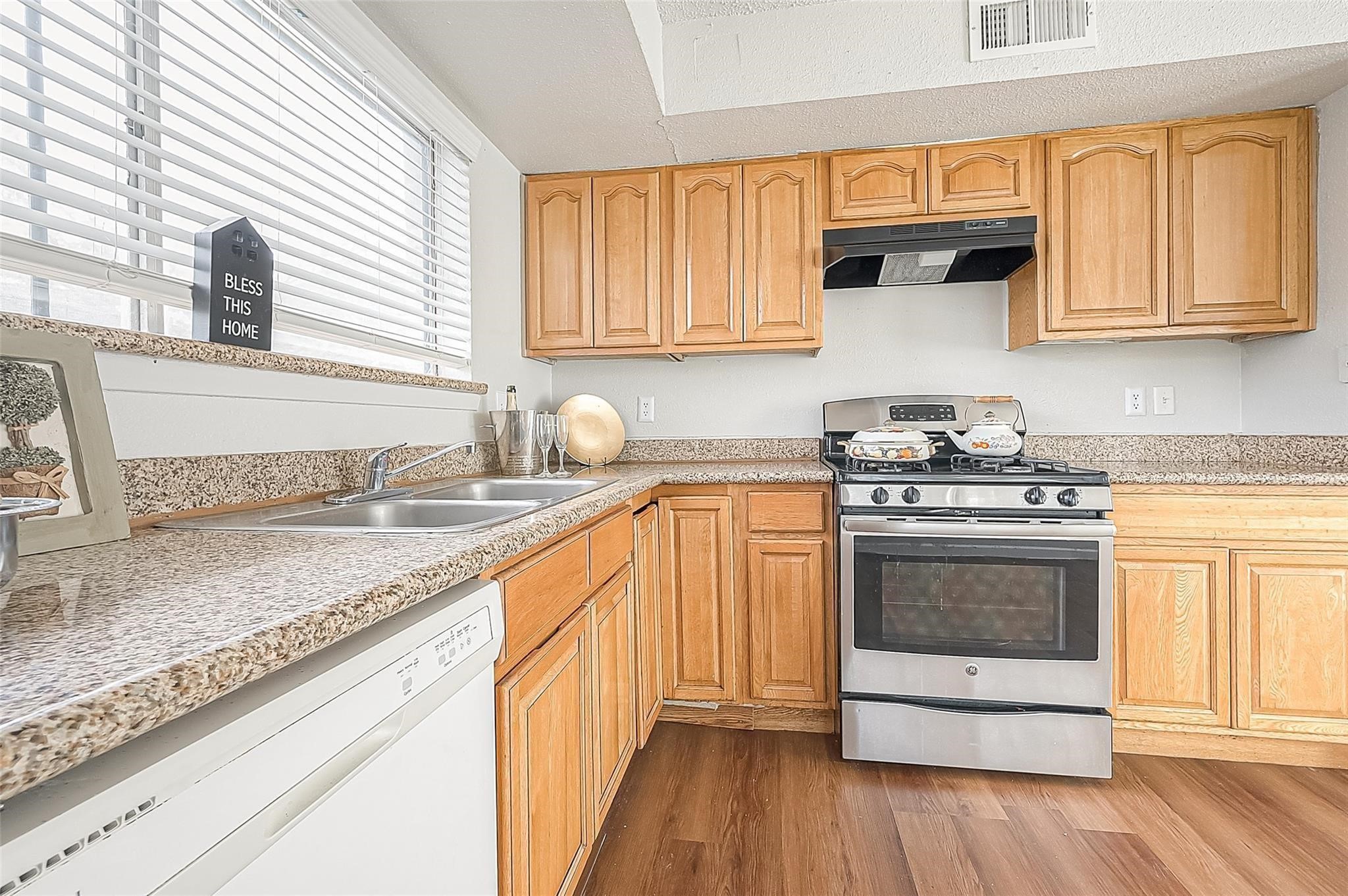 7415 Colima Drive Property Photo 8