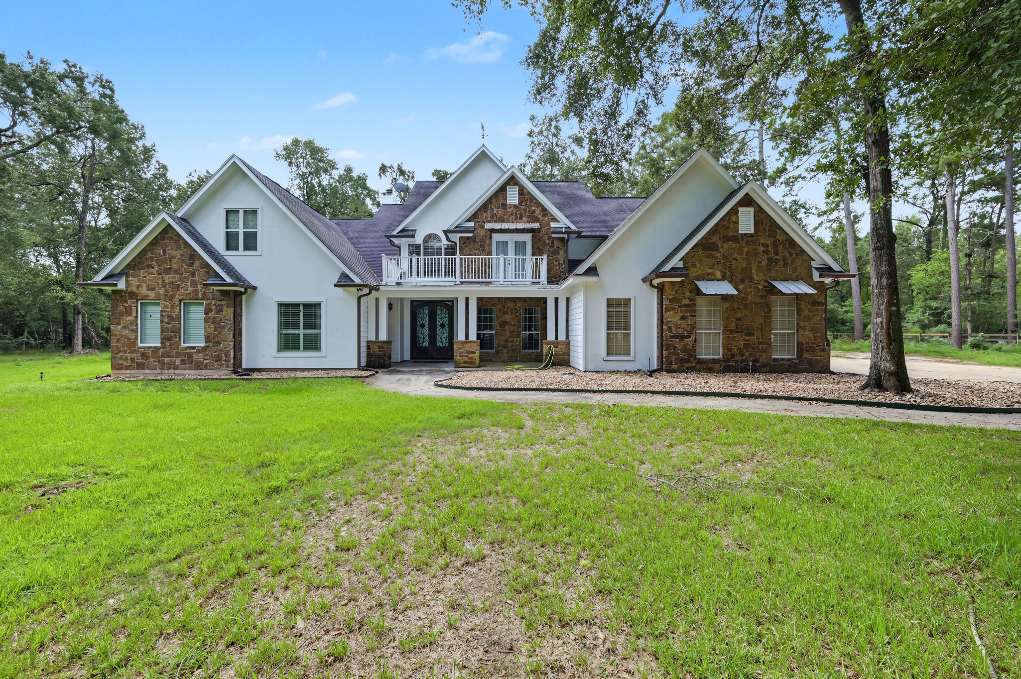 10933 Lake Forest Drive Property Photo 1