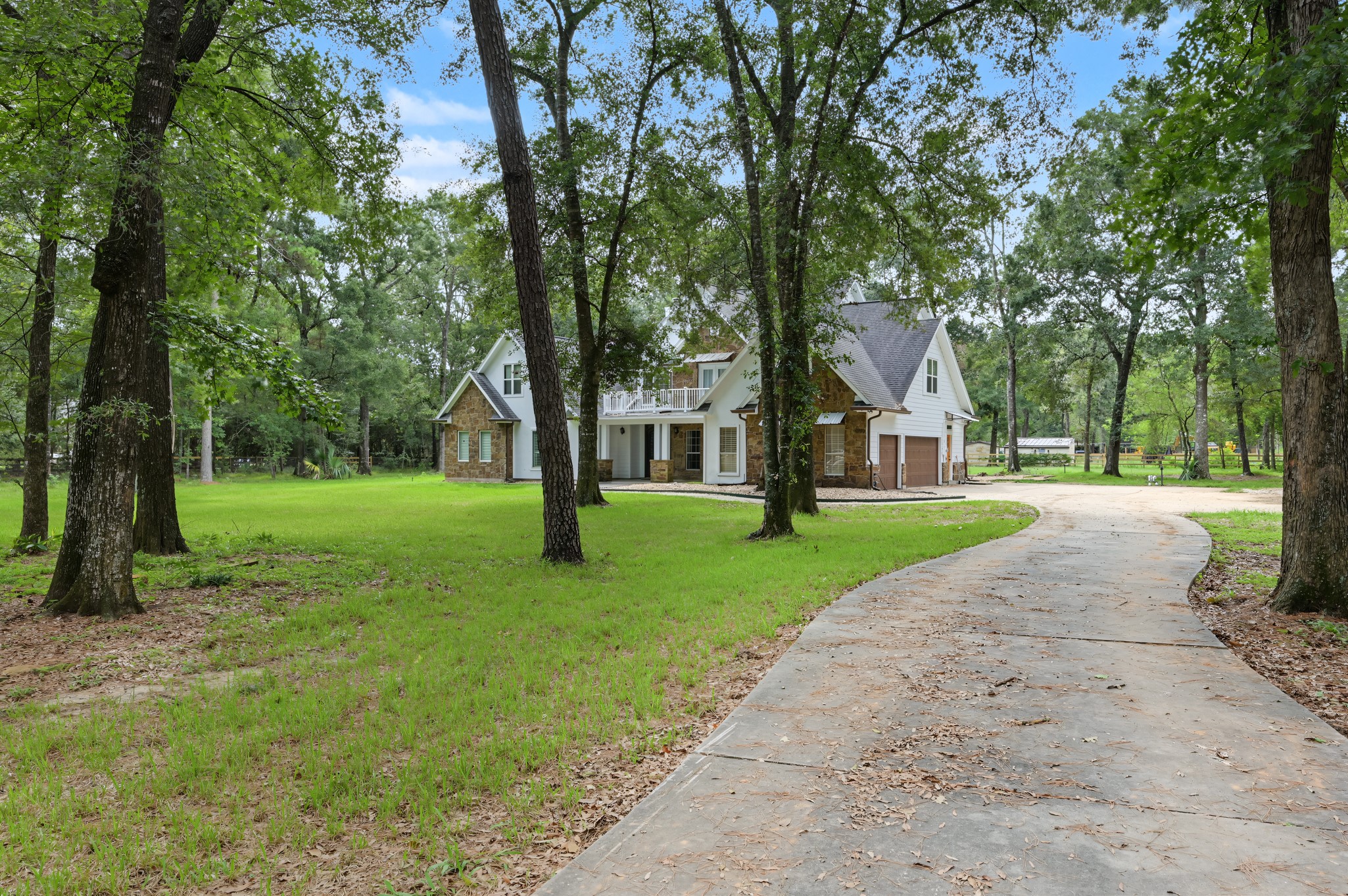 10933 Lake Forest Drive Property Photo 4