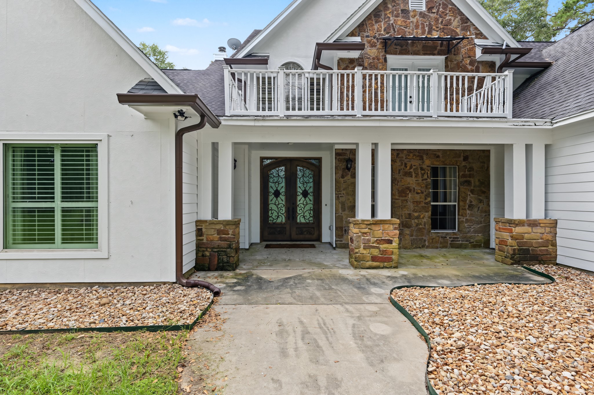 10933 Lake Forest Drive Property Photo 5