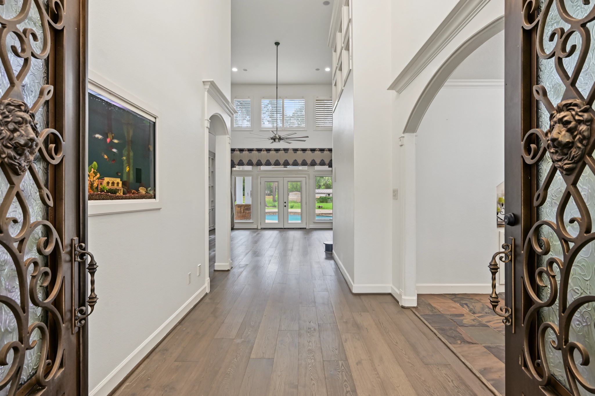 10933 Lake Forest Drive Property Photo 6