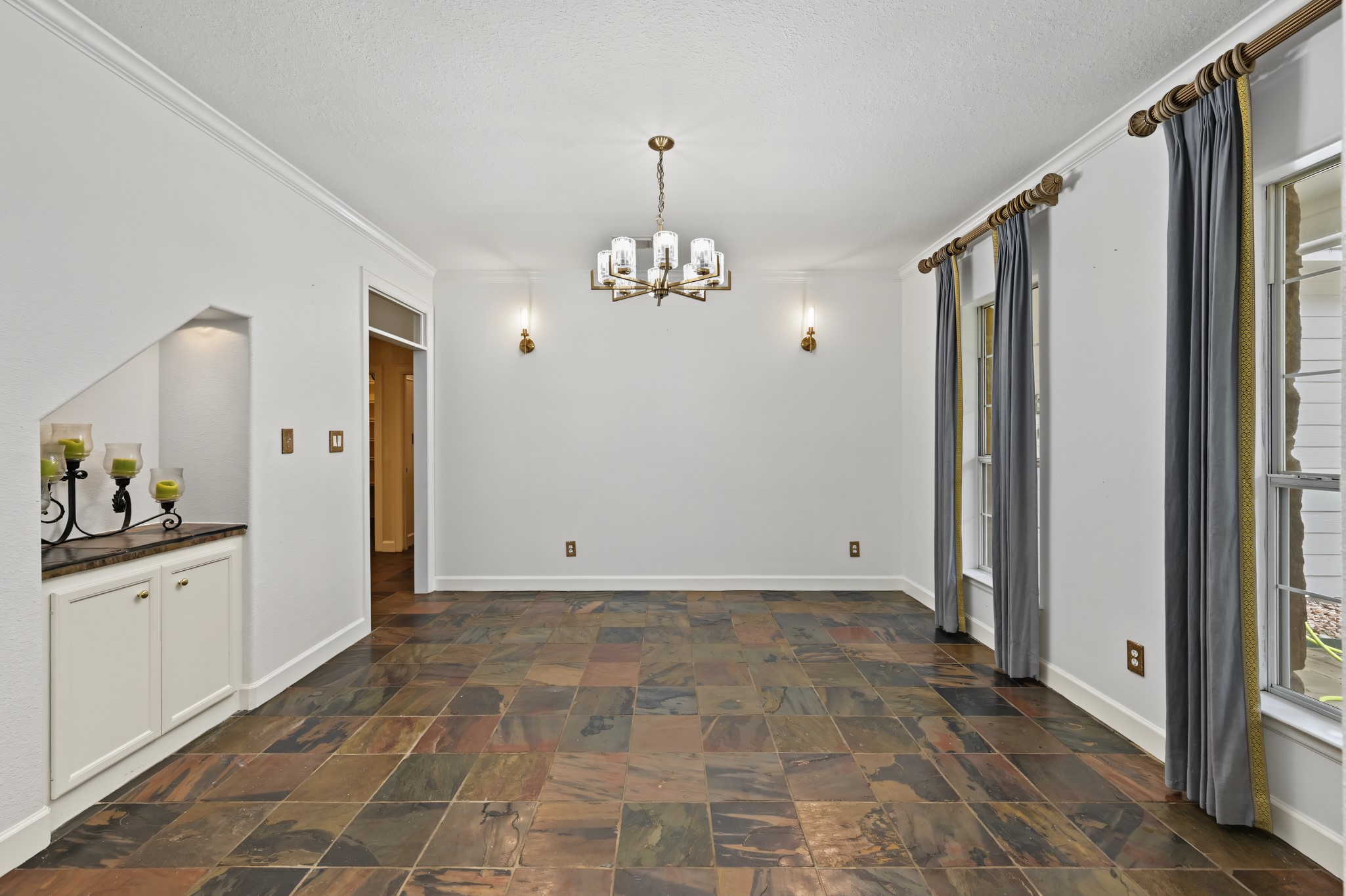 10933 Lake Forest Drive Property Photo 8