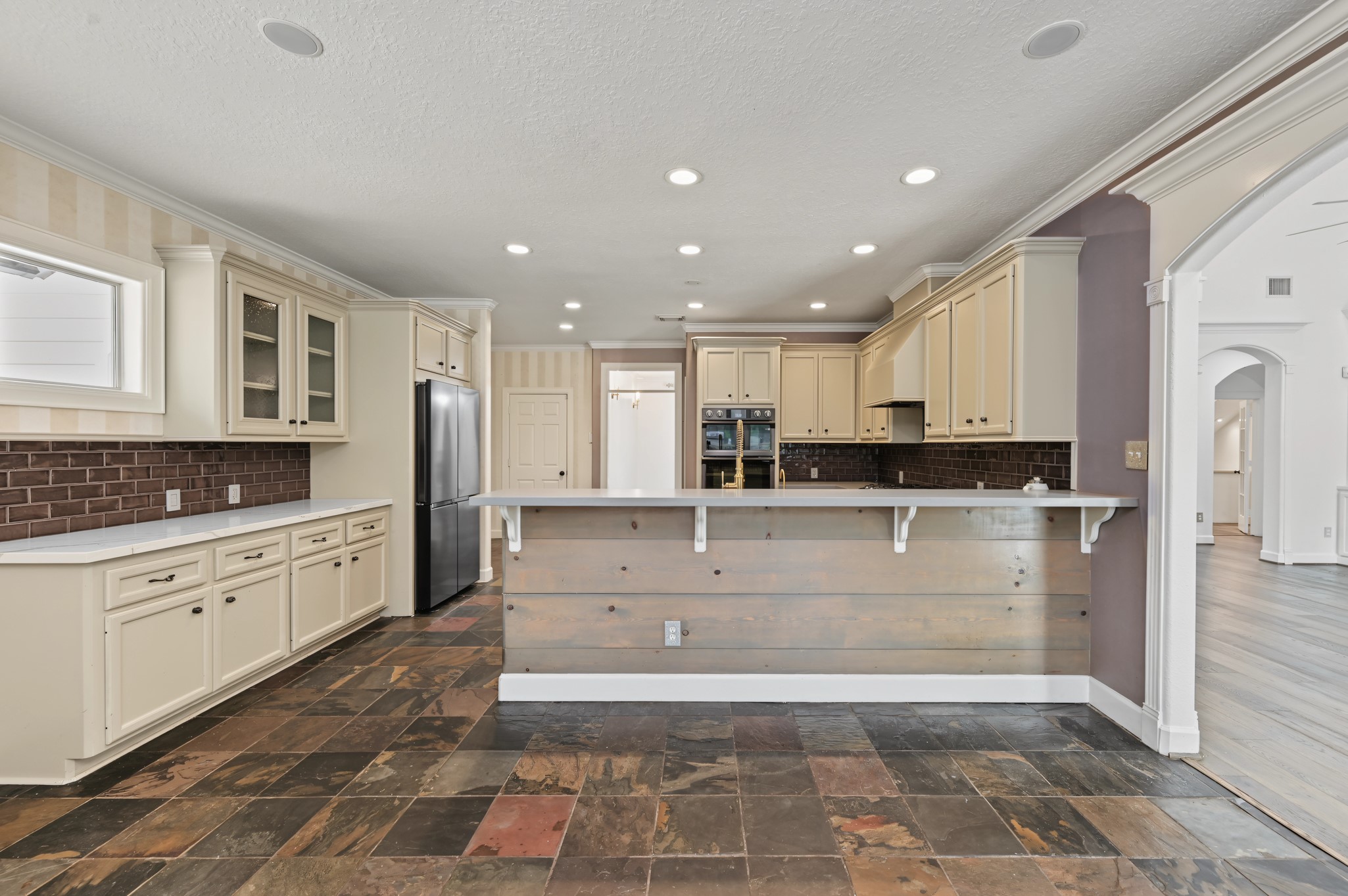 10933 Lake Forest Drive Property Photo 13