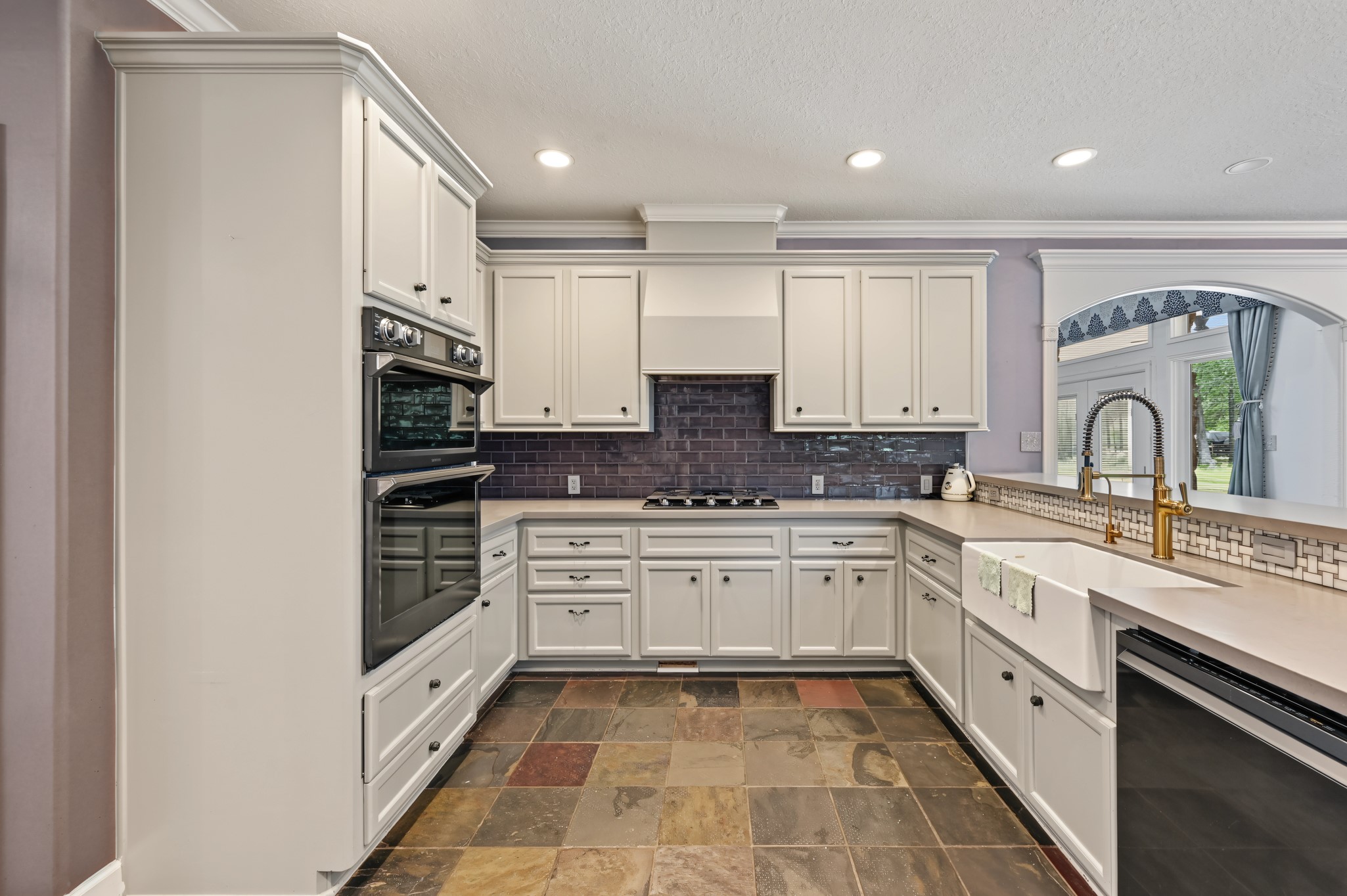 10933 Lake Forest Drive Property Photo 14