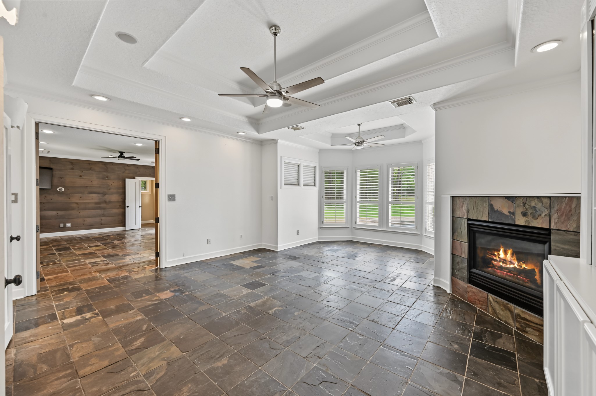 10933 Lake Forest Drive Property Photo 18