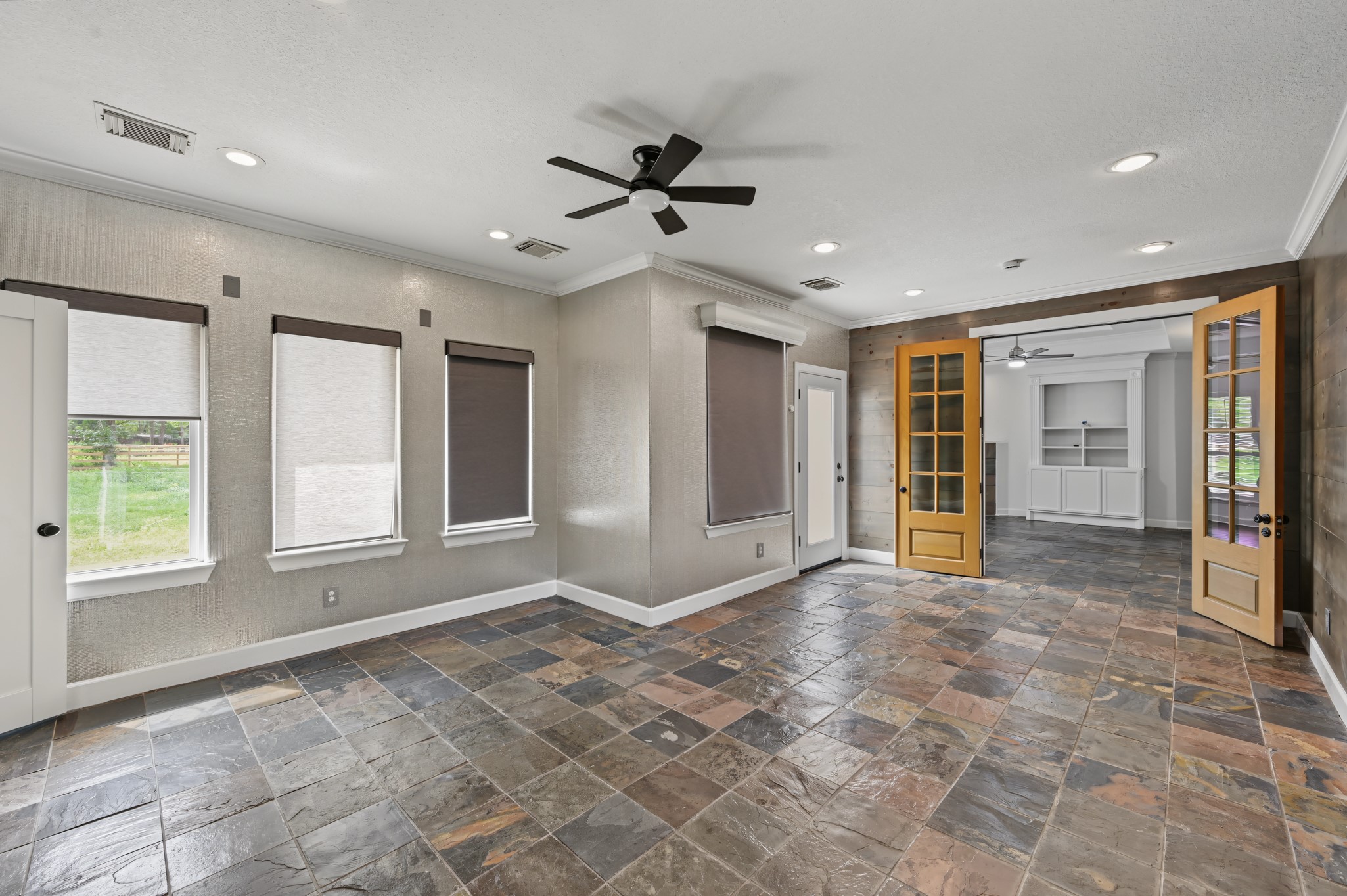 10933 Lake Forest Drive Property Photo 20