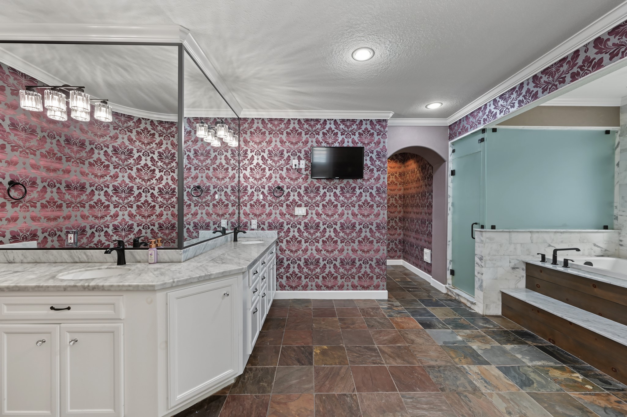 10933 Lake Forest Drive Property Photo 21