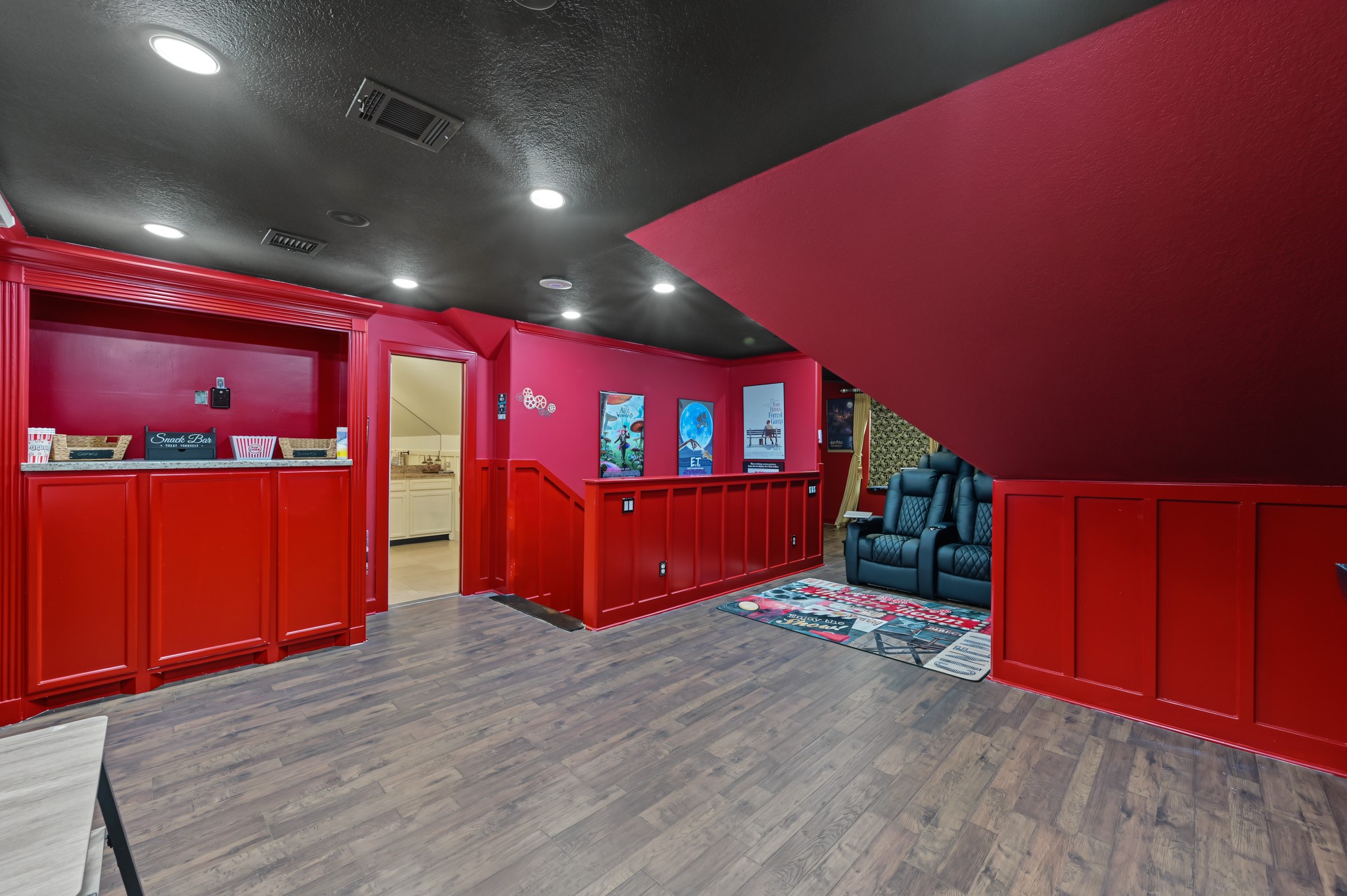 10933 Lake Forest Drive Property Photo 27