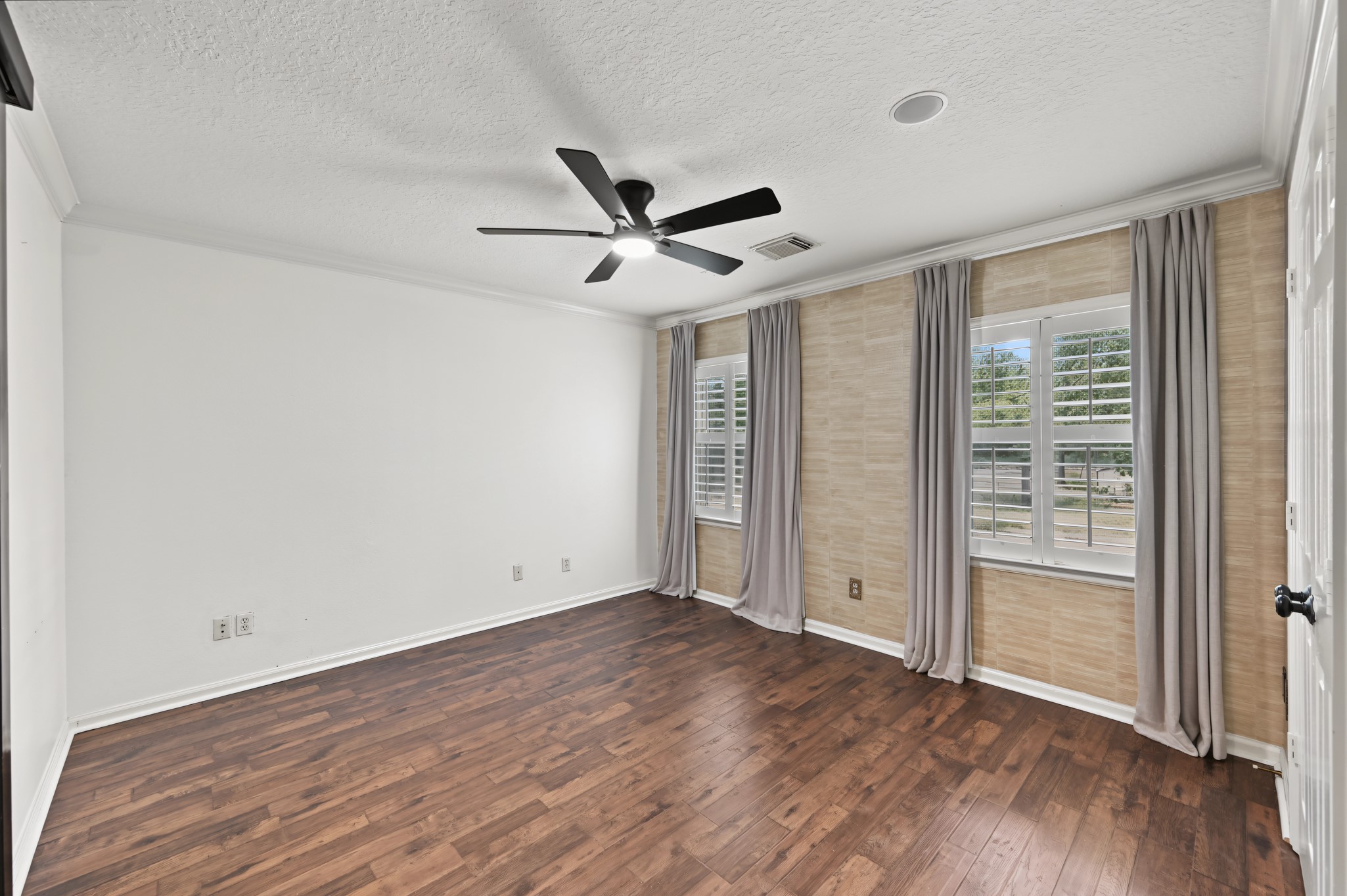 10933 Lake Forest Drive Property Photo 33