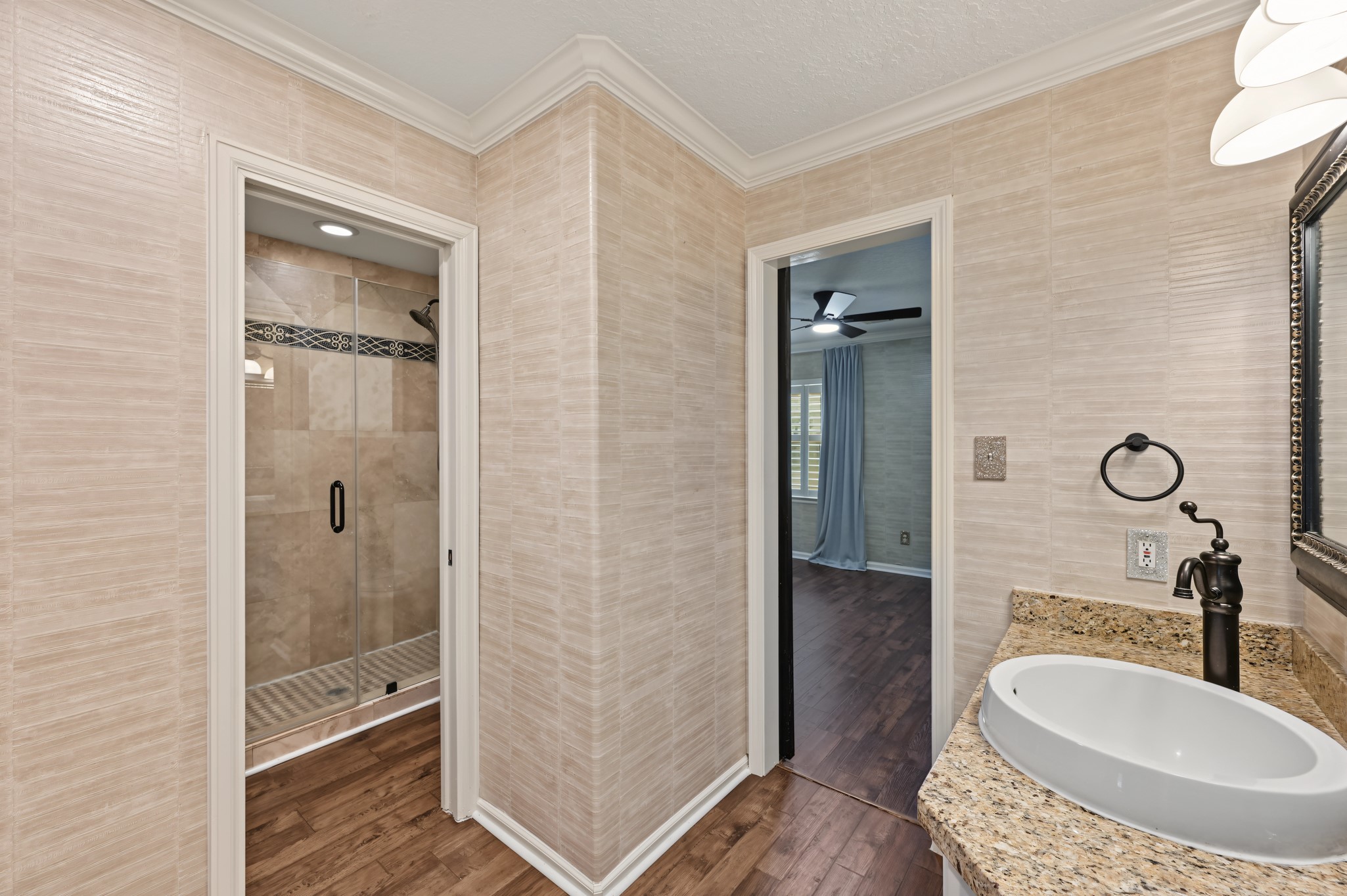 10933 Lake Forest Drive Property Photo 34