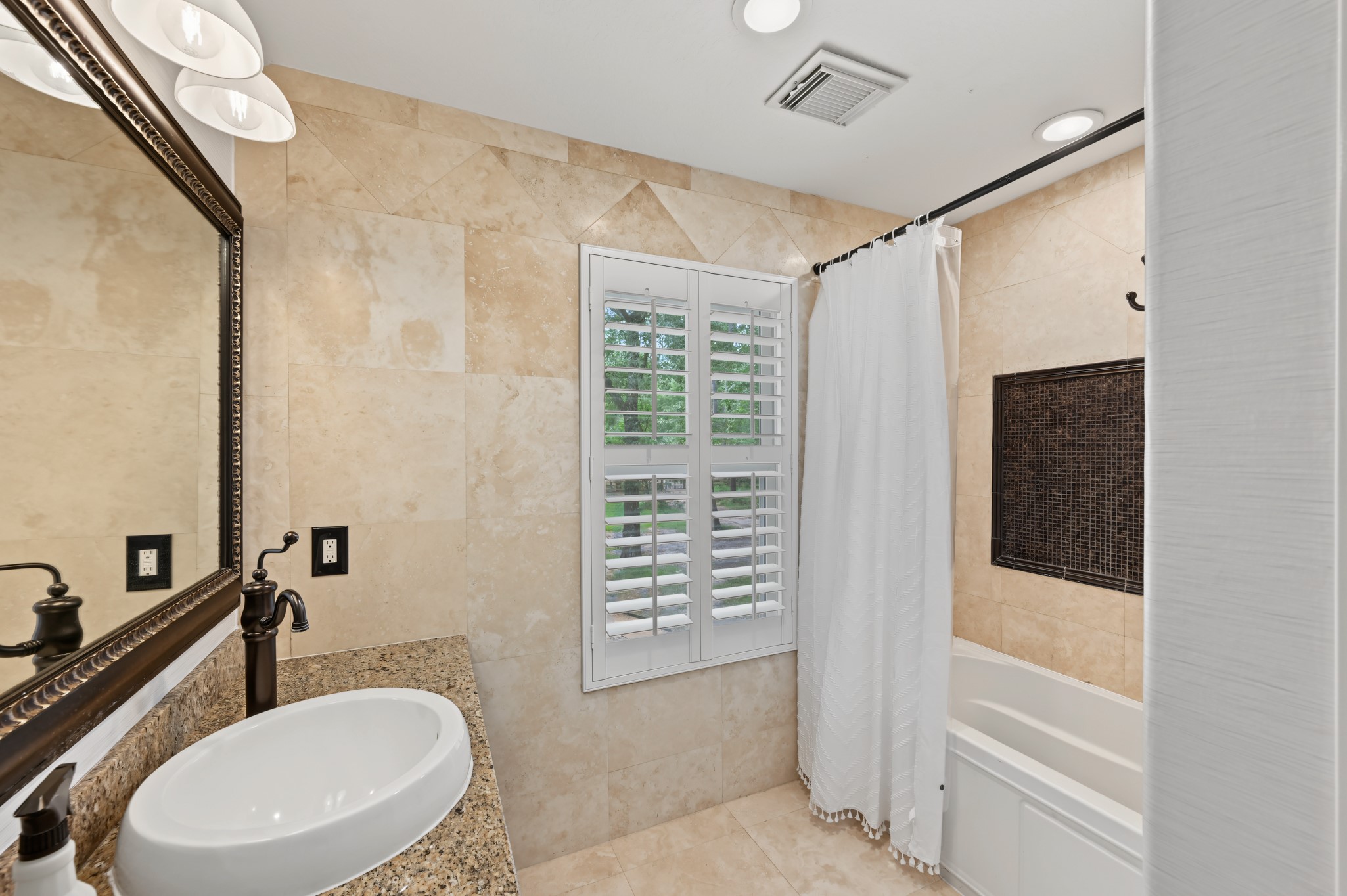 10933 Lake Forest Drive Property Photo 36