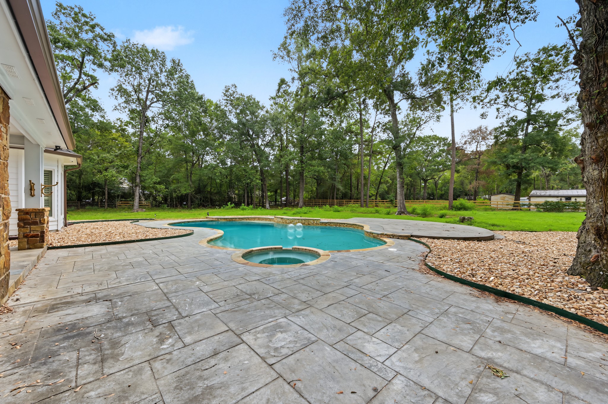 10933 Lake Forest Drive Property Photo 37