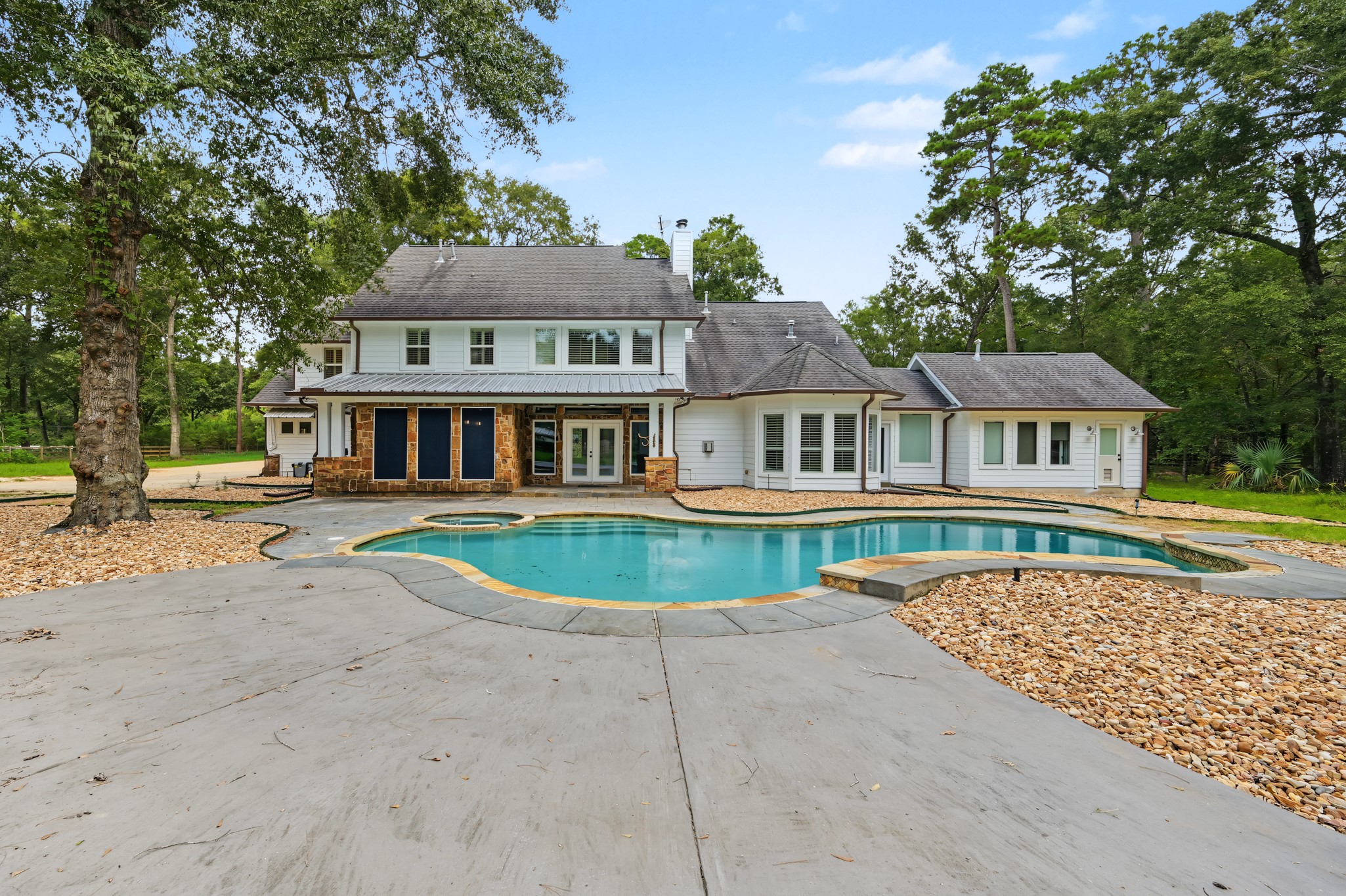 10933 Lake Forest Drive Property Photo 38